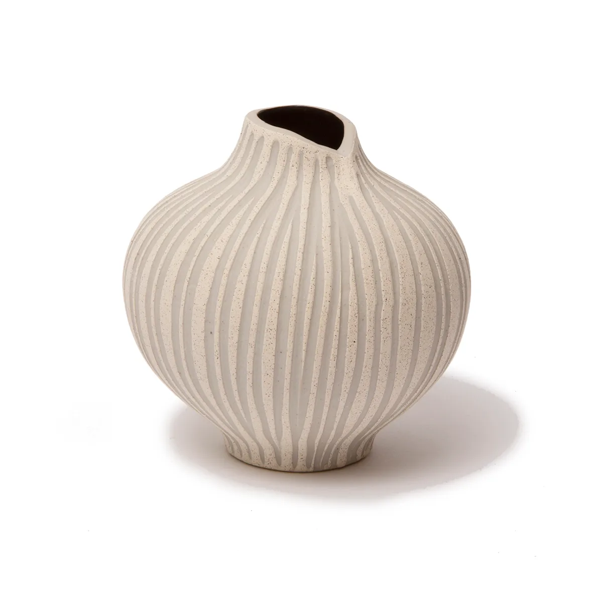 Line vas, Sand white stone stripe, medium Lindform
