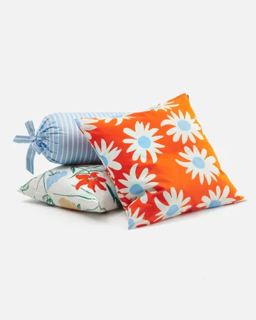 Rakastaa ei rakasta kuddfodral 50x50 cm - Orange-Off-white-light blue - Marimekko
