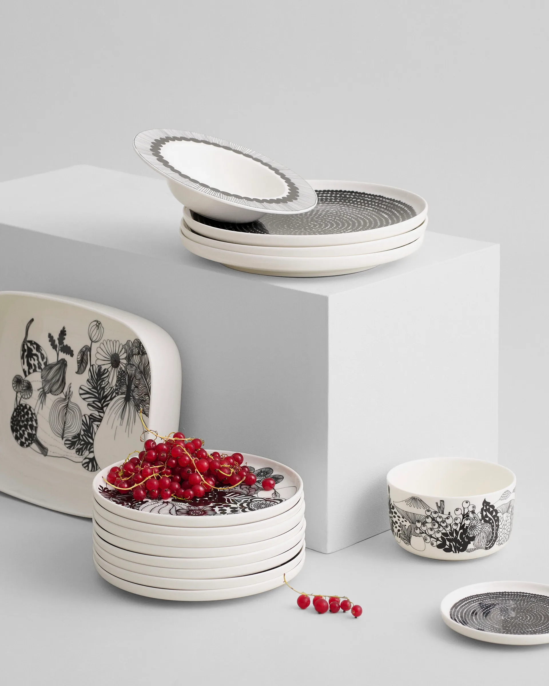 Siirtolapuutarha tallrik Ø 20 cm, svart-vit (Finland 100 år) Marimekko