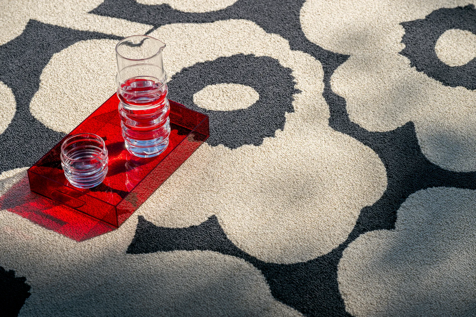 Unikko matta outdoor, Charcoal-white, 200x280 cm Marimekko