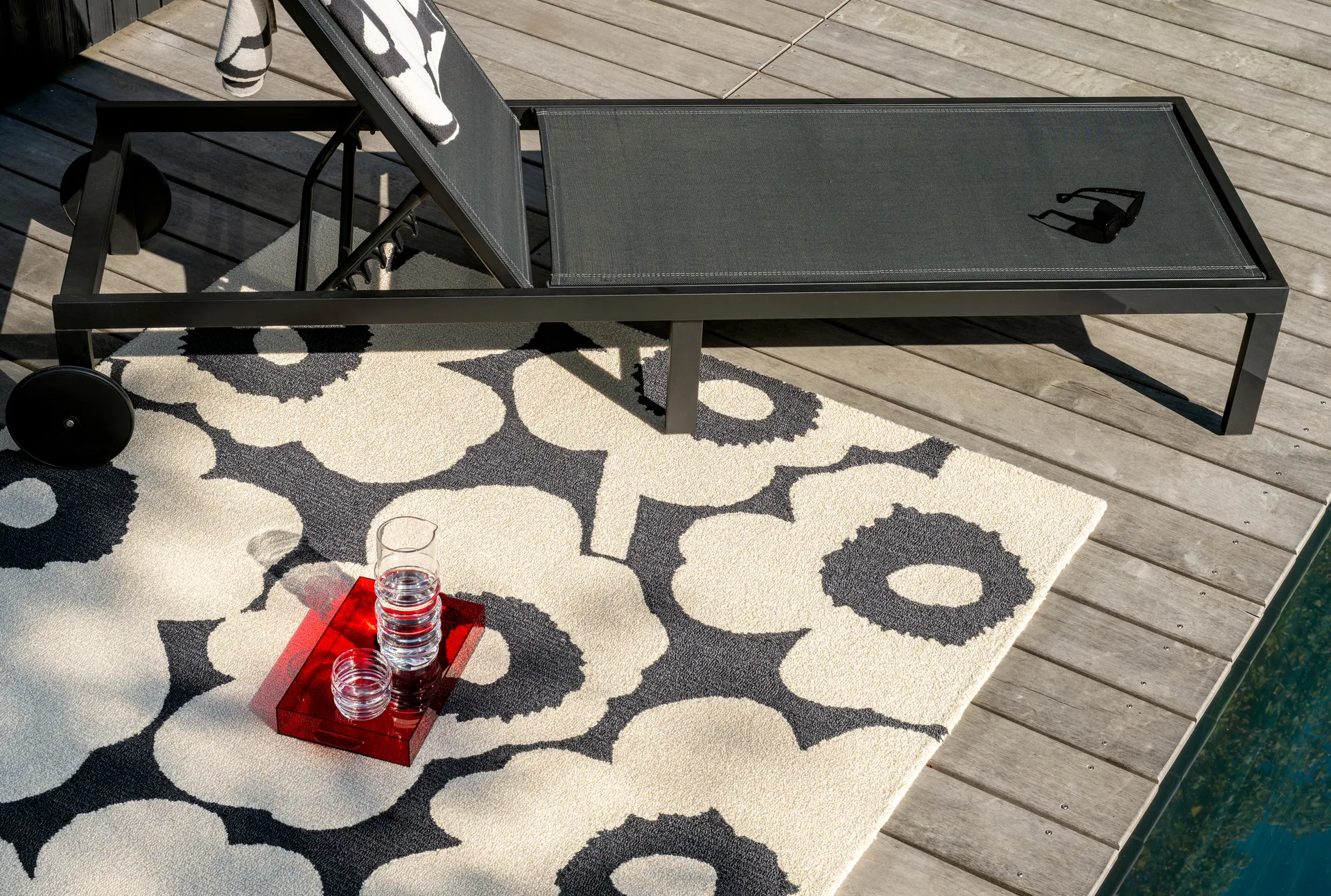 Unikko matta outdoor, Charcoal-white, 200x280 cm Marimekko