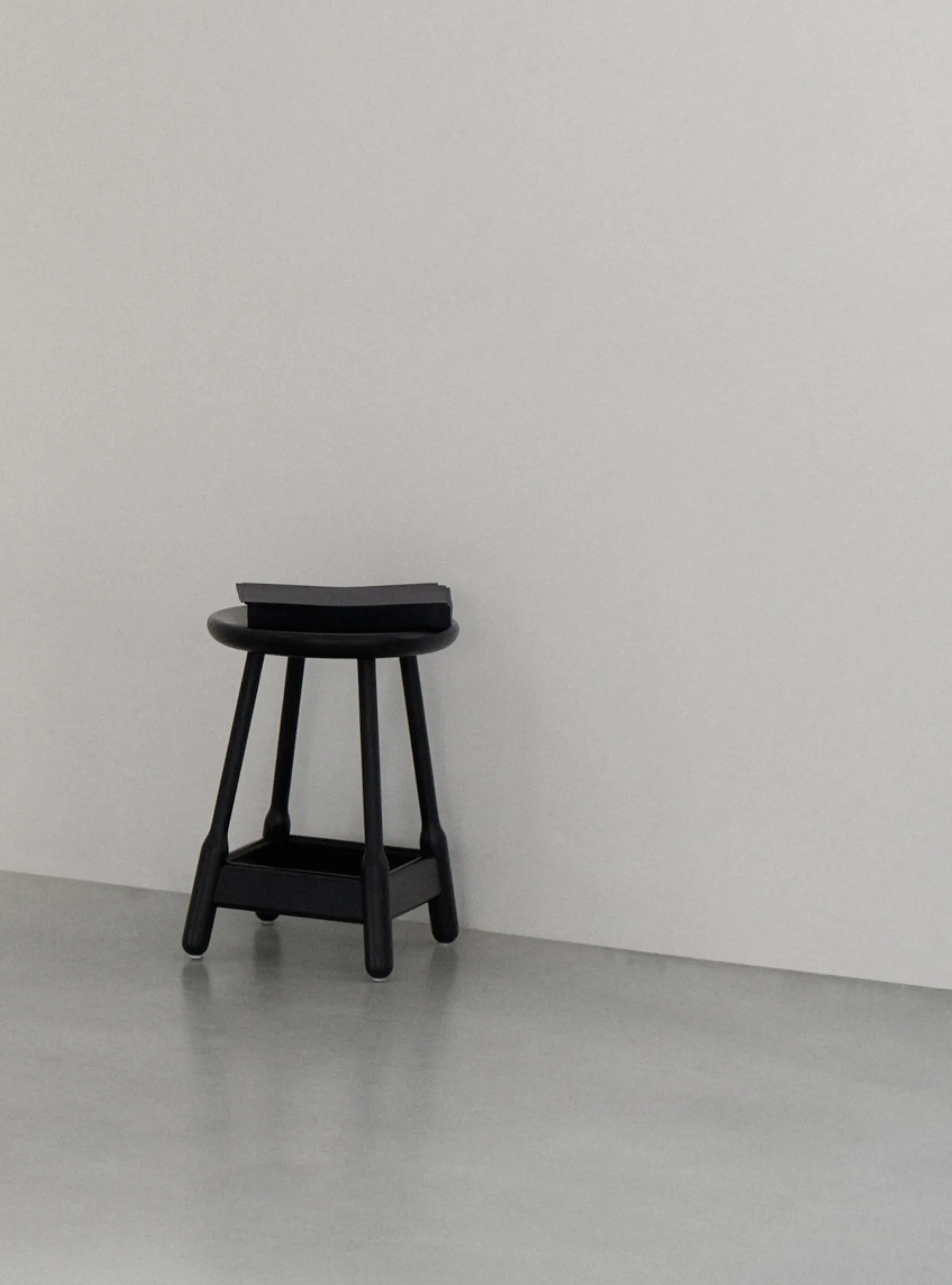 Albert barstol 50 cm, Svartbetsad ek Massproductions