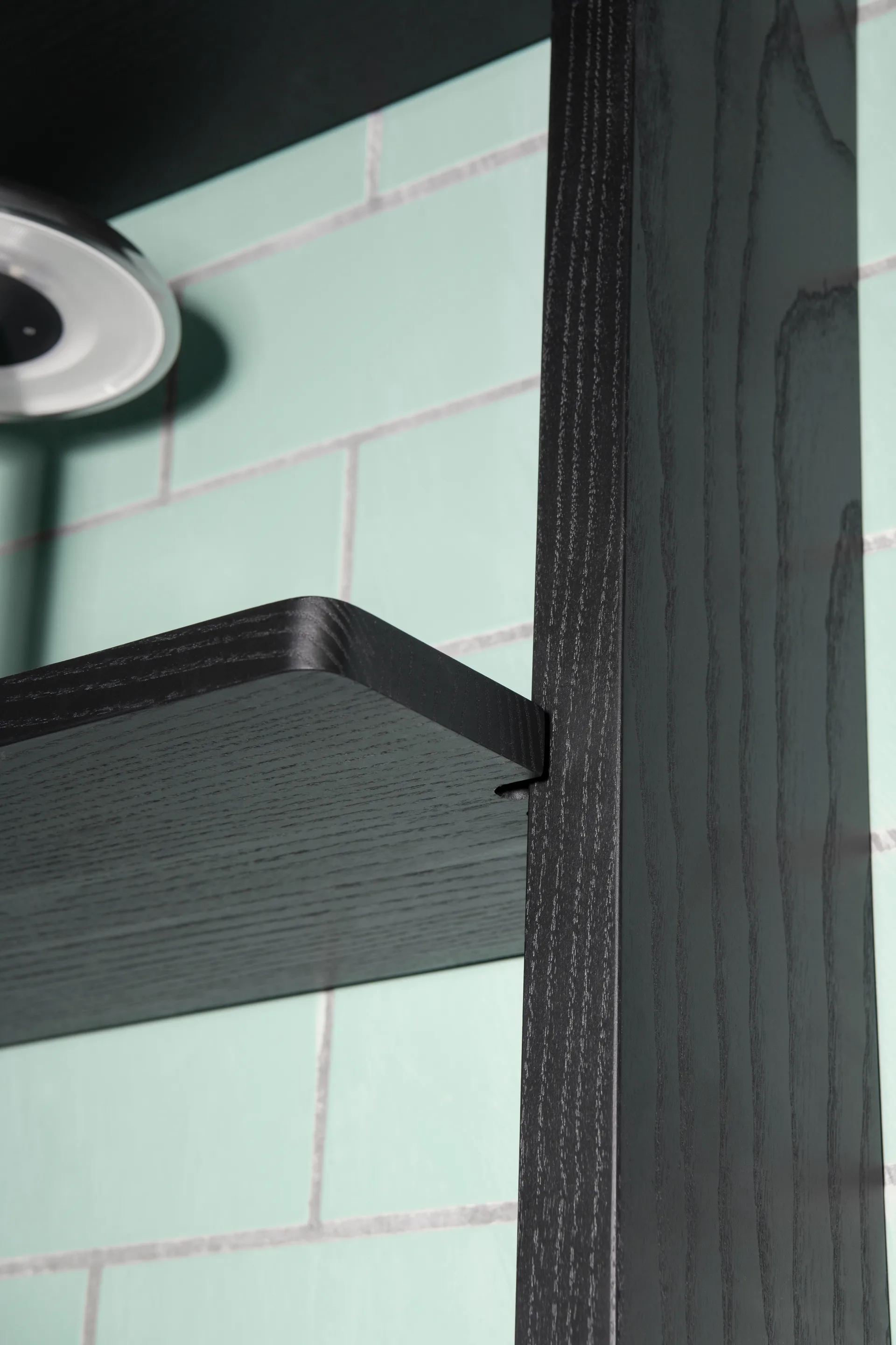 Gridlock Shelf W800 hyllplan, Black stained Ash Massproductions