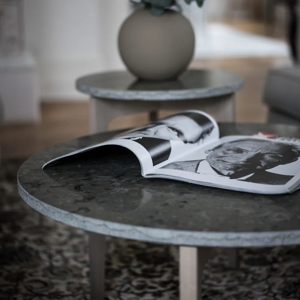 Höllviken soffbord Ø80 cm, Kalksten-vitpigmenterade ekben Mavis