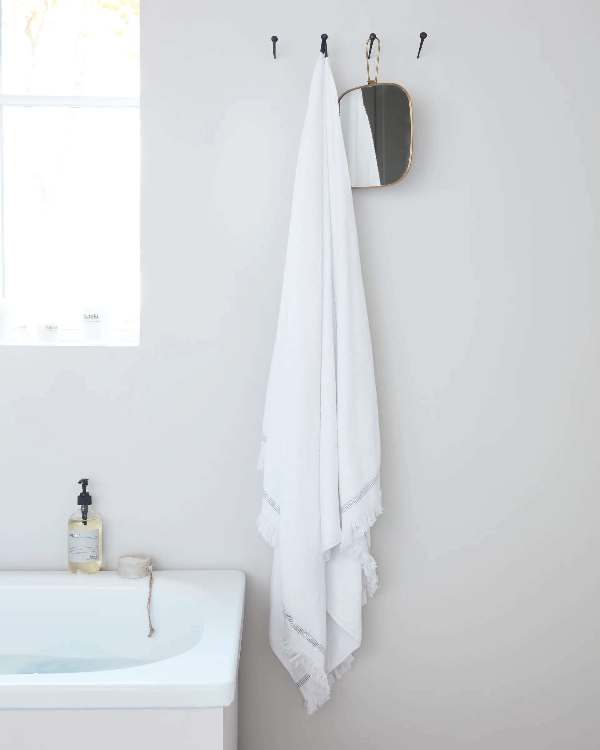 Meraki handduk vit med grå streck, 100x180 cm Meraki