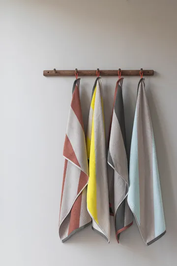 Diagonal handduk - Dark olive, 50x90 cm - Mette Ditmer
