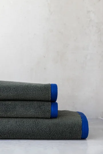 Soft badhandduk 70x133 cm - Dark olive-light blue - Mette Ditmer