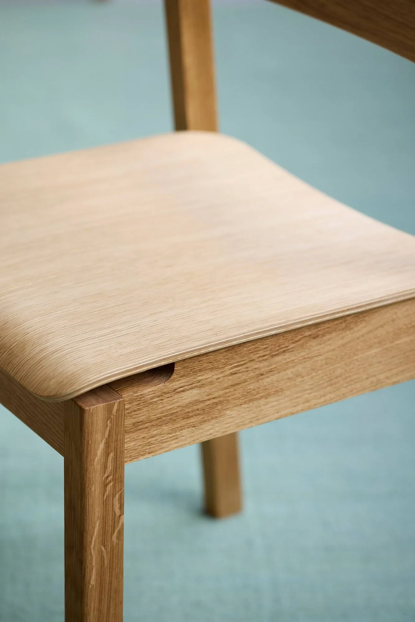 Everyday Chair stol, Oljad ek MOEBE