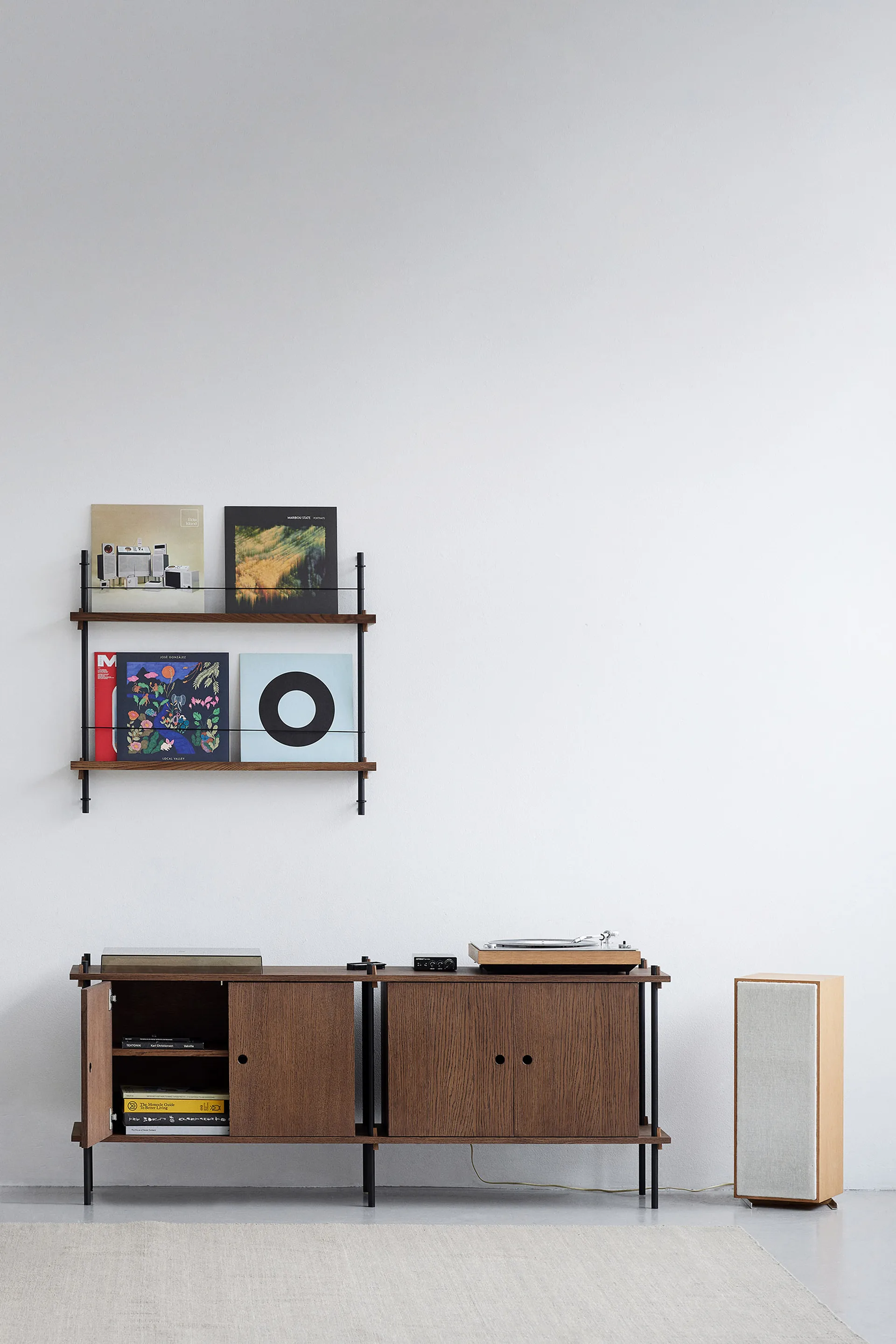Magazine Shelving tidningsställ, Ek-rostfritt stål, 85x65x7 cm, MS.65.1 MOEBE