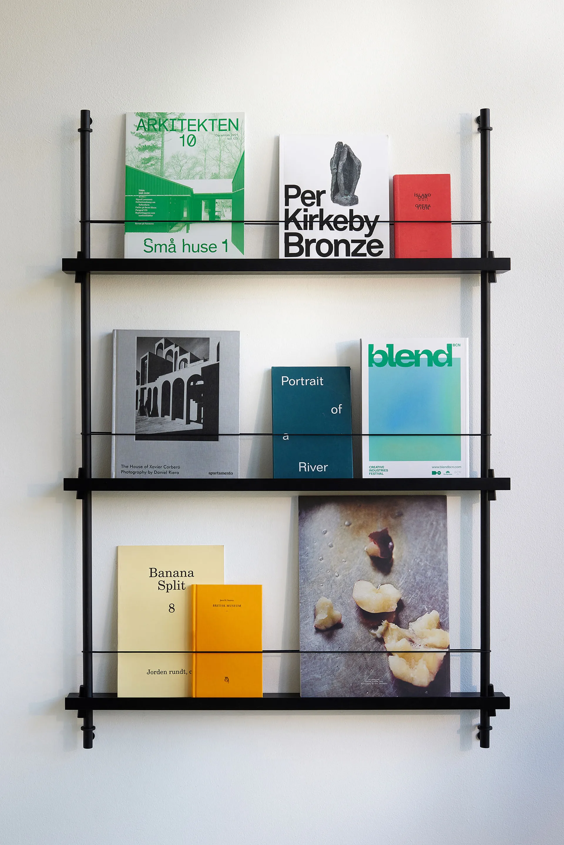 Magazine Shelving tidningsställ, Ek-white, 85x180x7 cm, MS.180.1 MOEBE