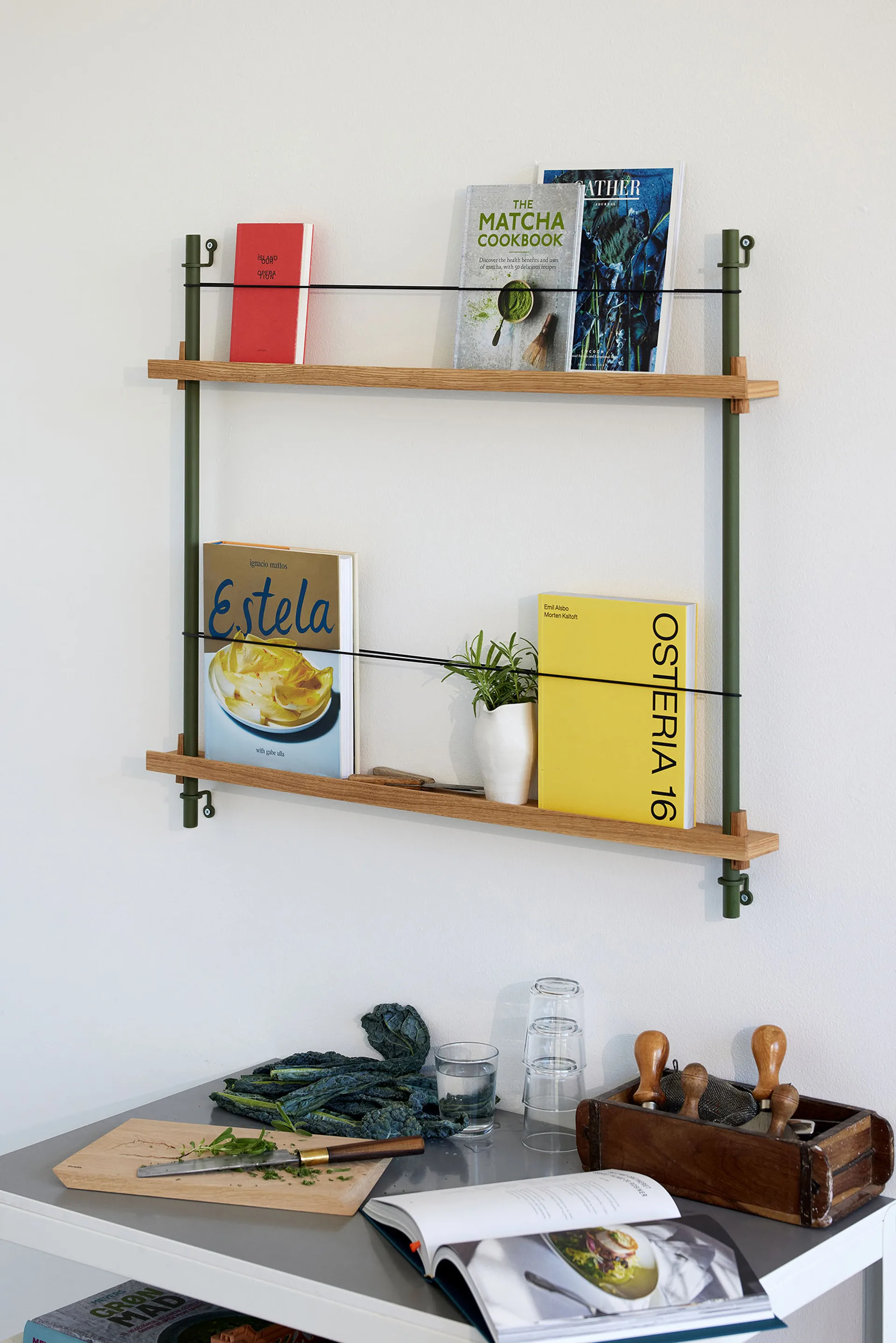 Magazine Shelving tidningsställ, Rökt ek-white, 85x115x7 cm, MS.115.1 MOEBE