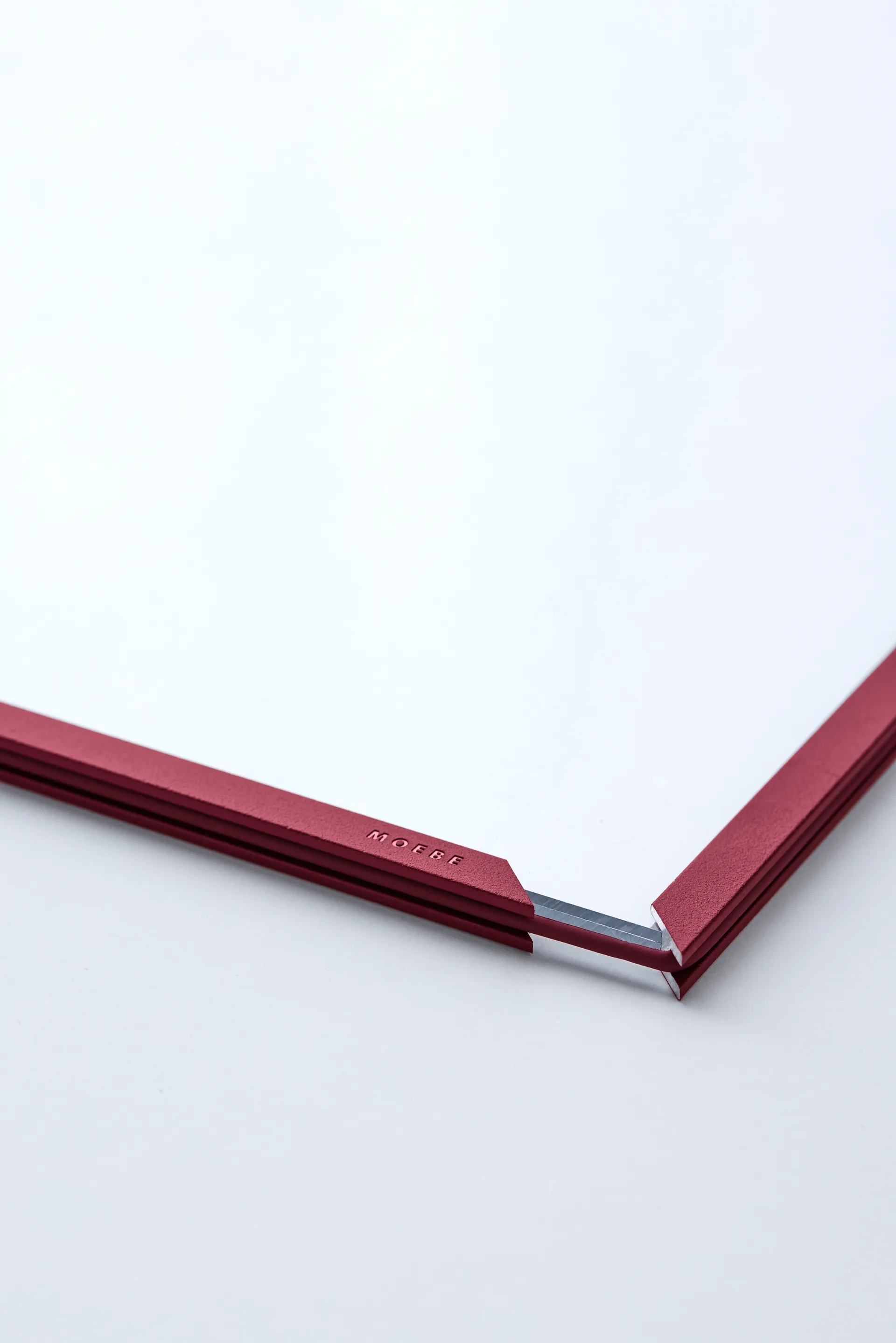 Moebe ram A3 31,3x43,6 cm, Transparent, Red MOEBE