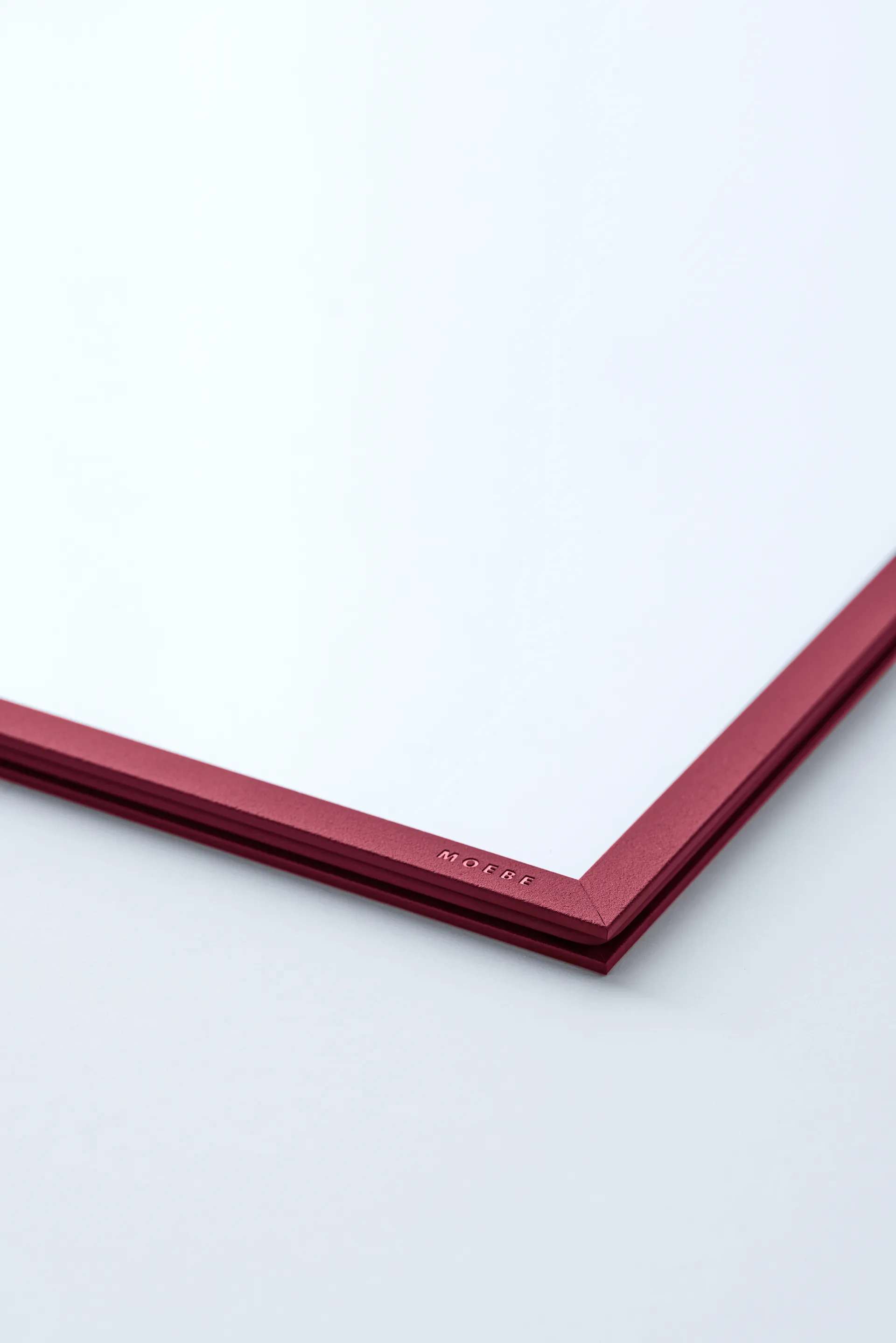 Moebe ram A5 16,5x22,7 cm, Transparent, Red MOEBE