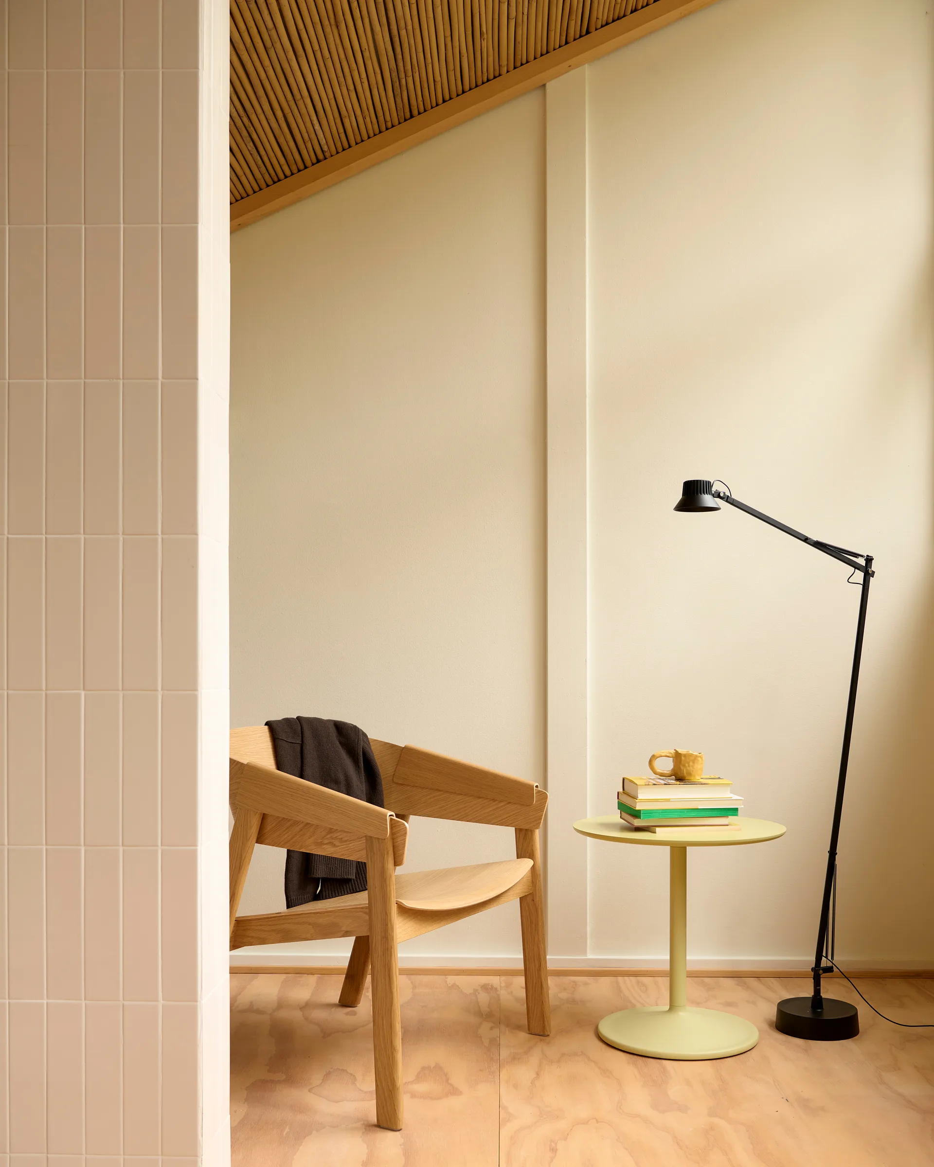 Dedicate golvlampa, Black, 112 cm Muuto