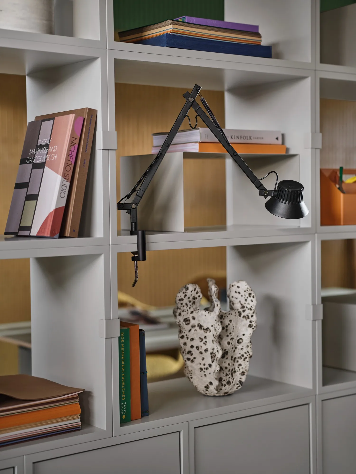 Dedicate L2 bordslampa med klämma, Brown Green Muuto