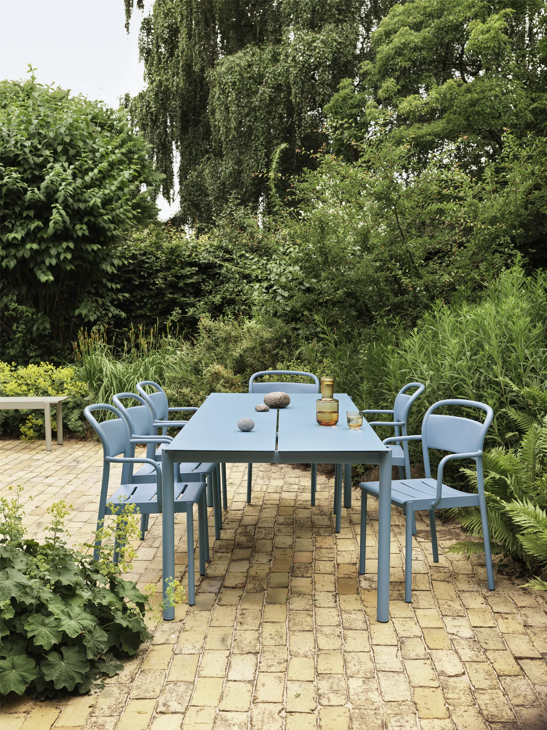 Linear steel armchair karmstol, Pale blue Muuto