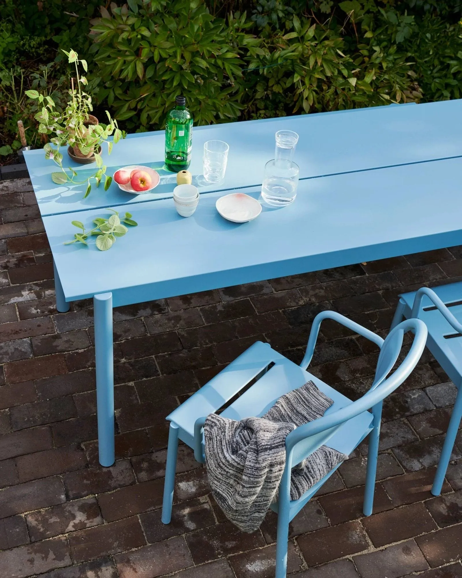 Linear Steel bord 140x75 cm, Pale blue Muuto