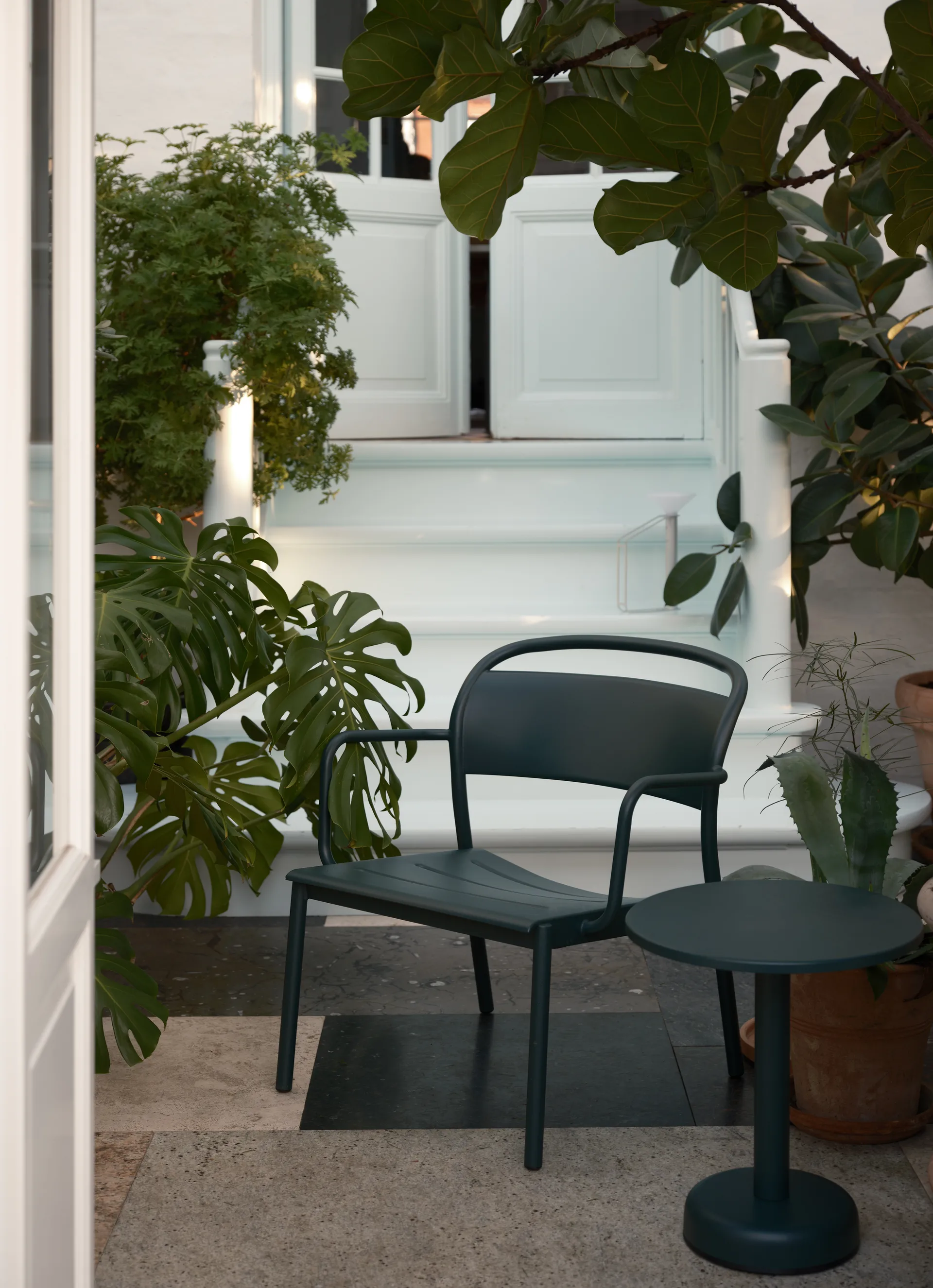 Linear Steel loungefåtölj, Dark green Muuto