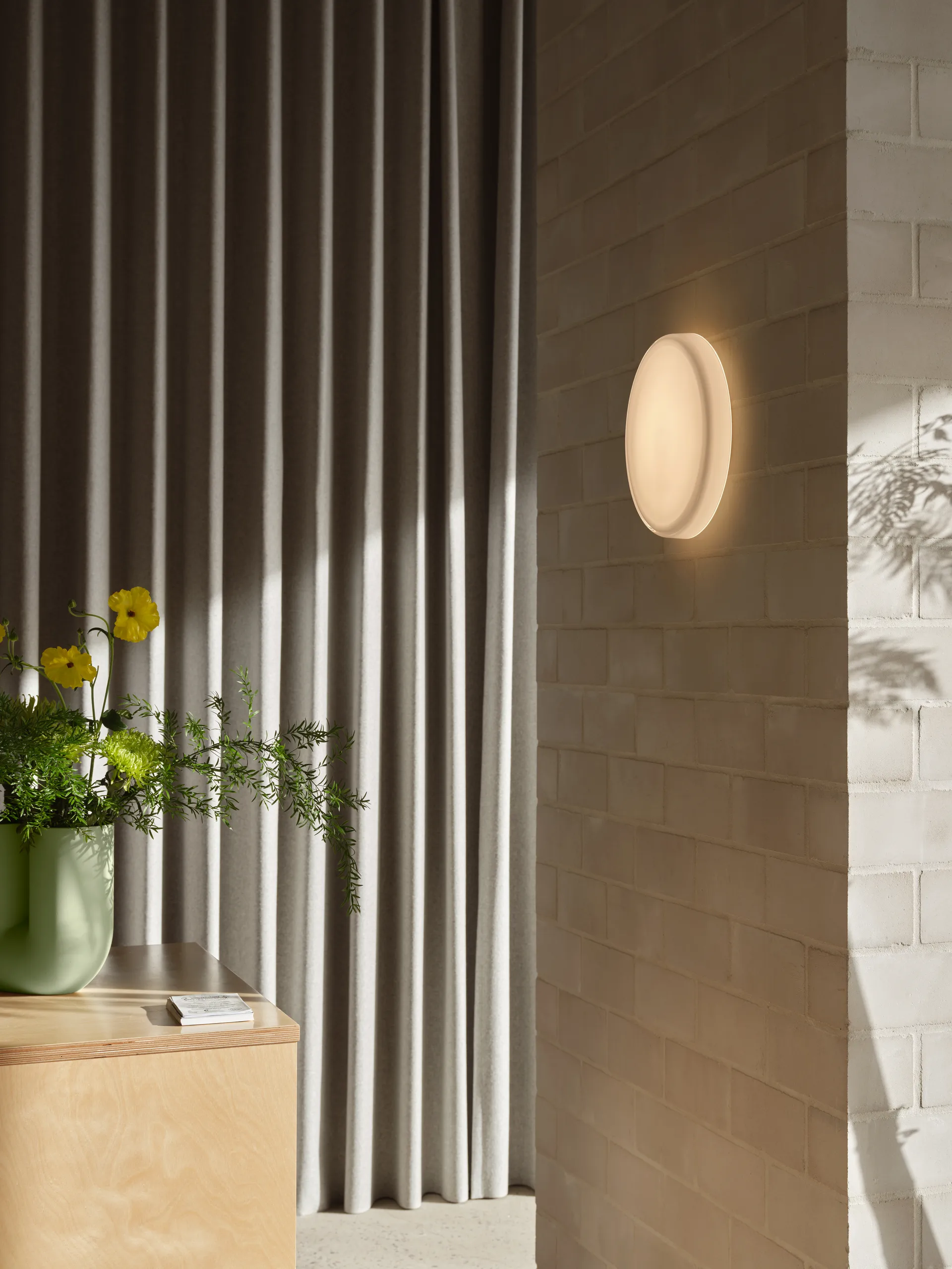 Looped plafond IP44, White Muuto