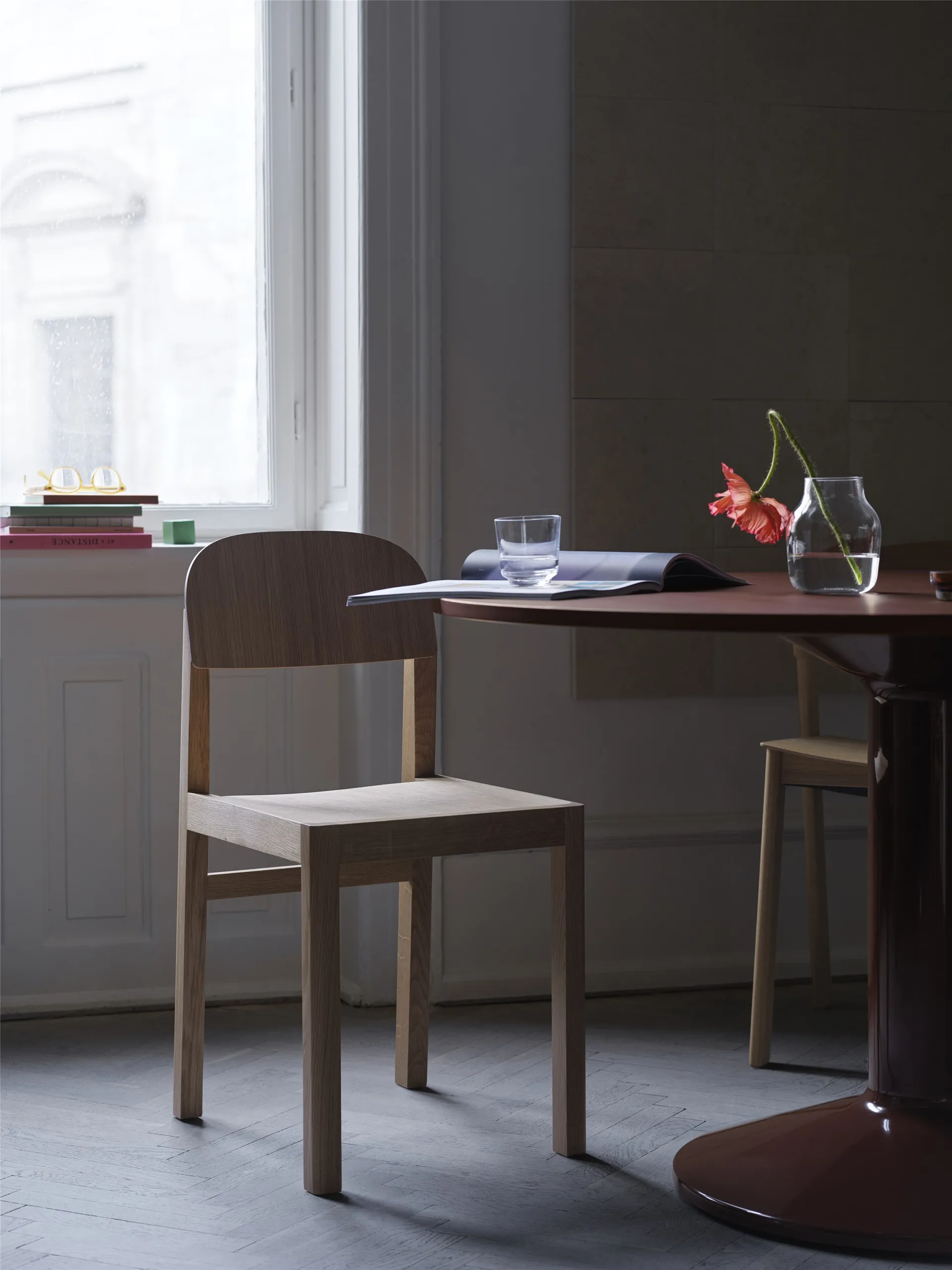 Midst pelarbord, Dark red linoleum-dark red, Ø120 cm Muuto