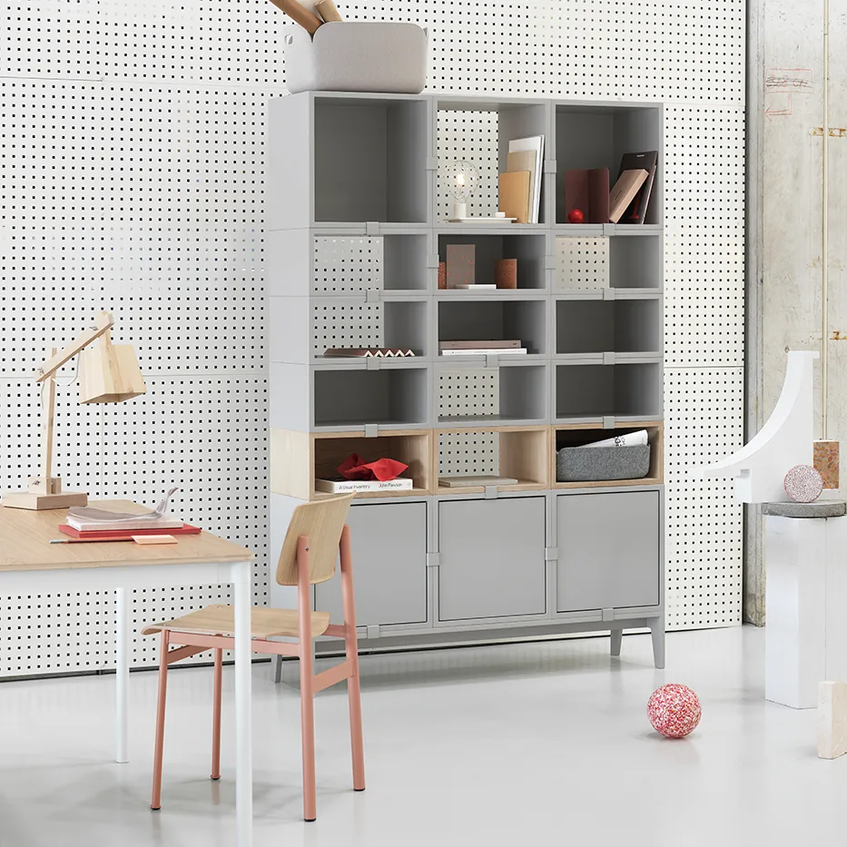 Stacked förvaringssystem med dörr medium, Light grey Muuto
