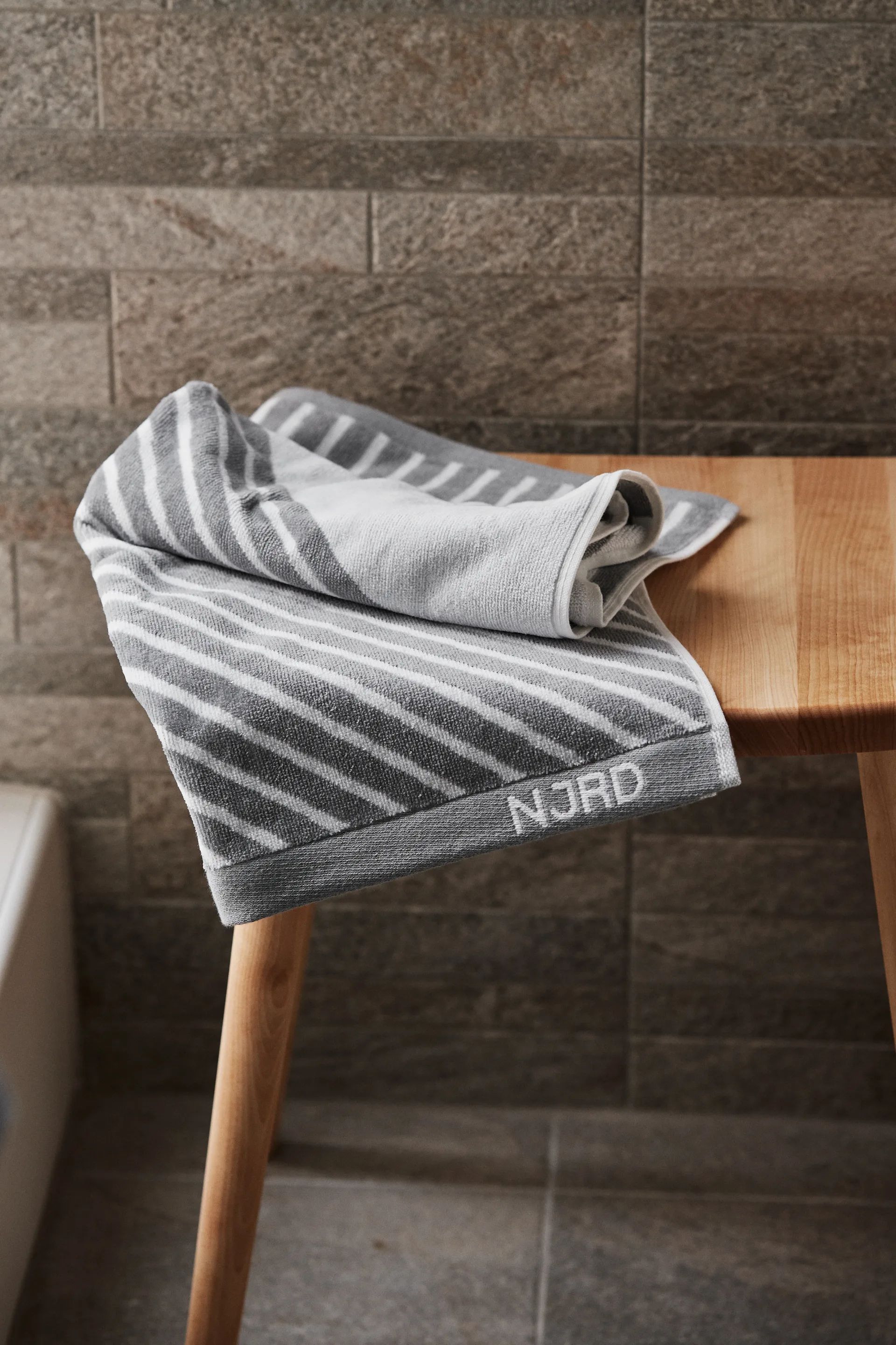 Stripes handduksset 4 delar - Grå NJRD