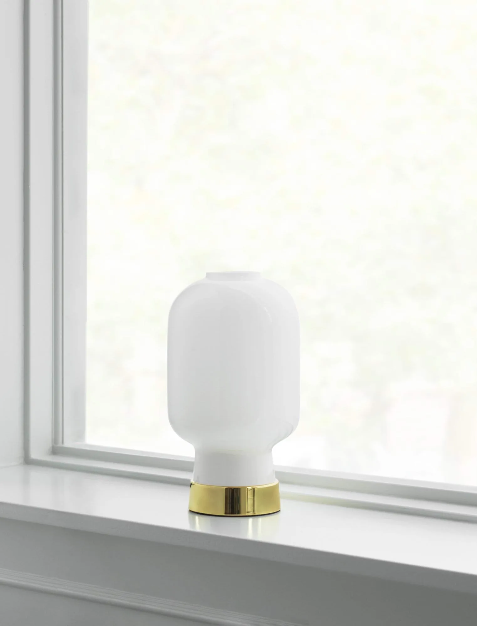 Amp bordslampa, Vit-mässing Normann Copenhagen