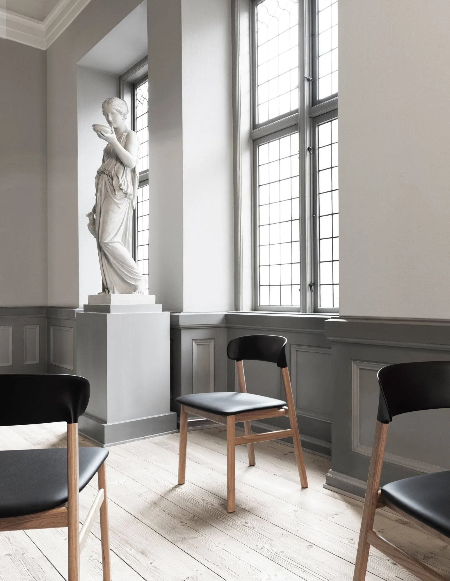 Herit stol läderklädsel svart ek, Svart Normann Copenhagen