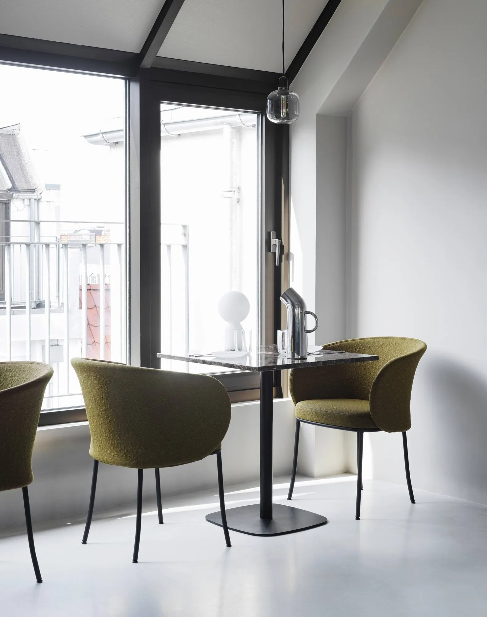 Knit karmstol, Sand-black steel Normann Copenhagen