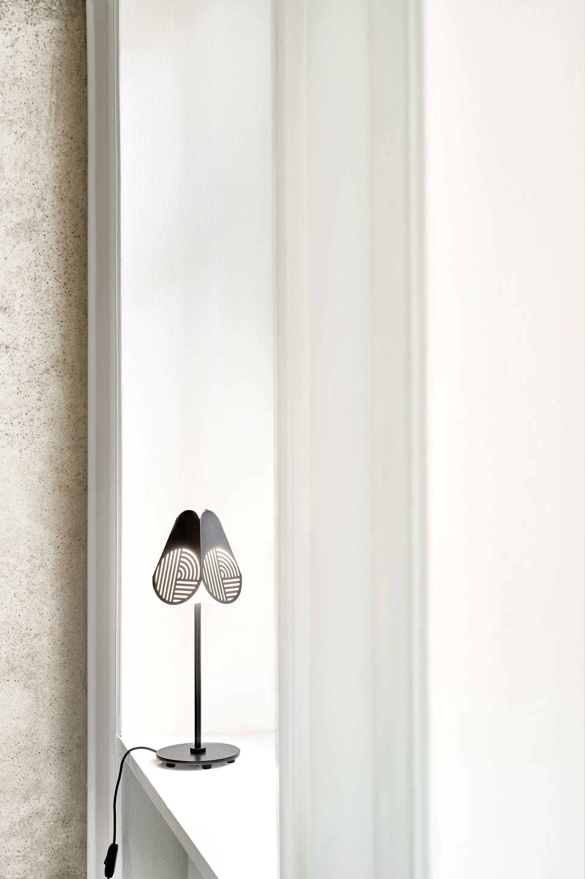 Notic bordslampa, Black Oblure