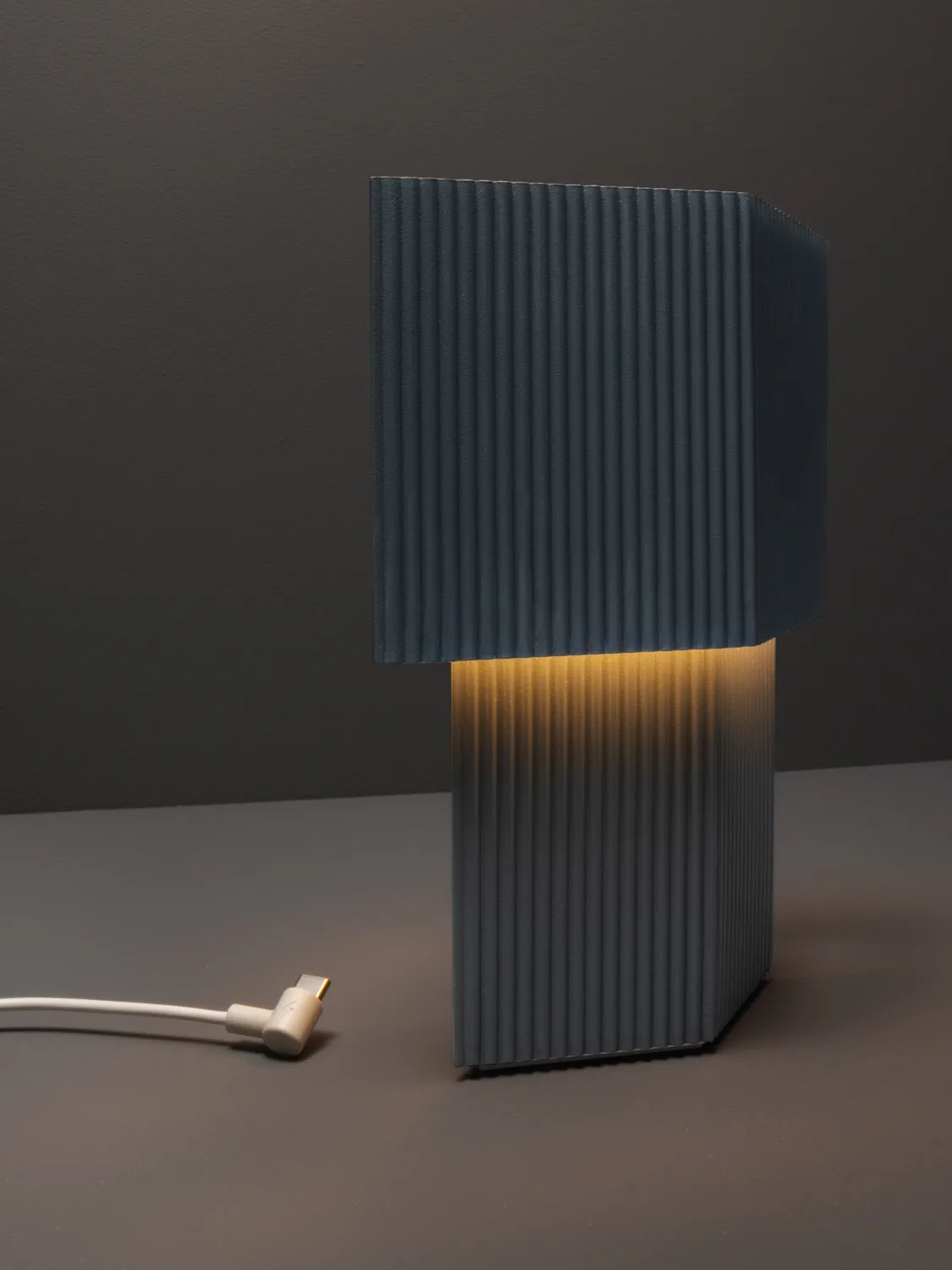 Romb Mini portabel bordslampa 19 cm, Blue stone Pholc