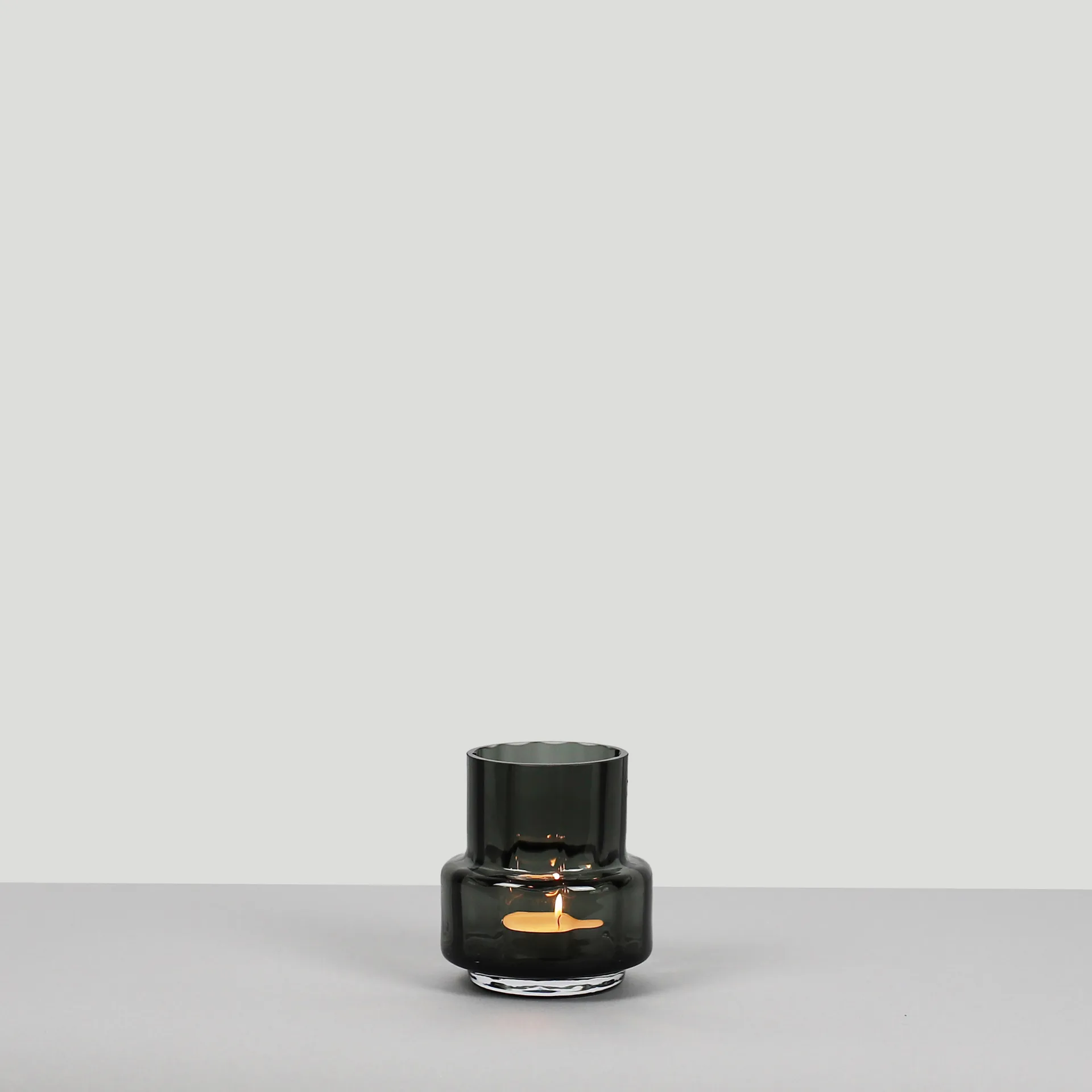 Hurricane reflections tealight no 25, Smoked Grey Ro Collection