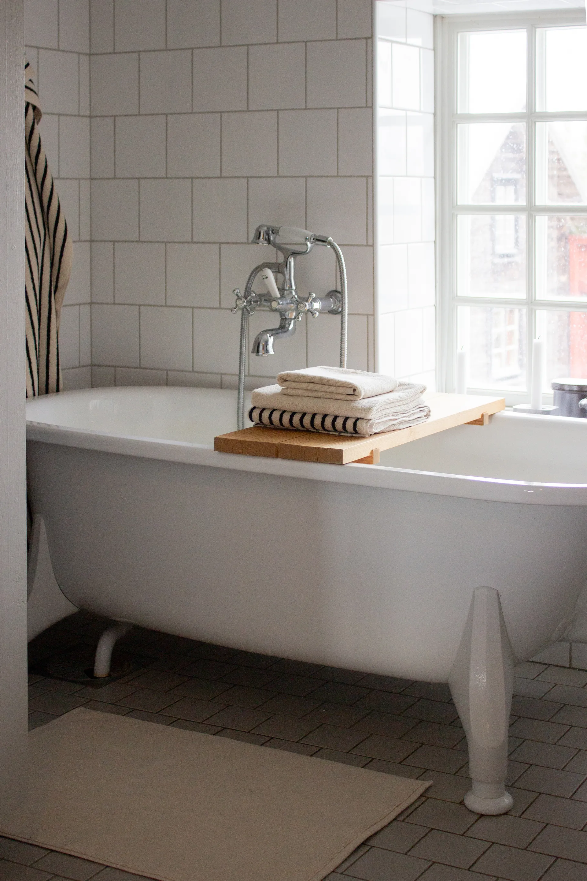 Drift badhandduk 100x150 cm, Vit-svart Scandi Living