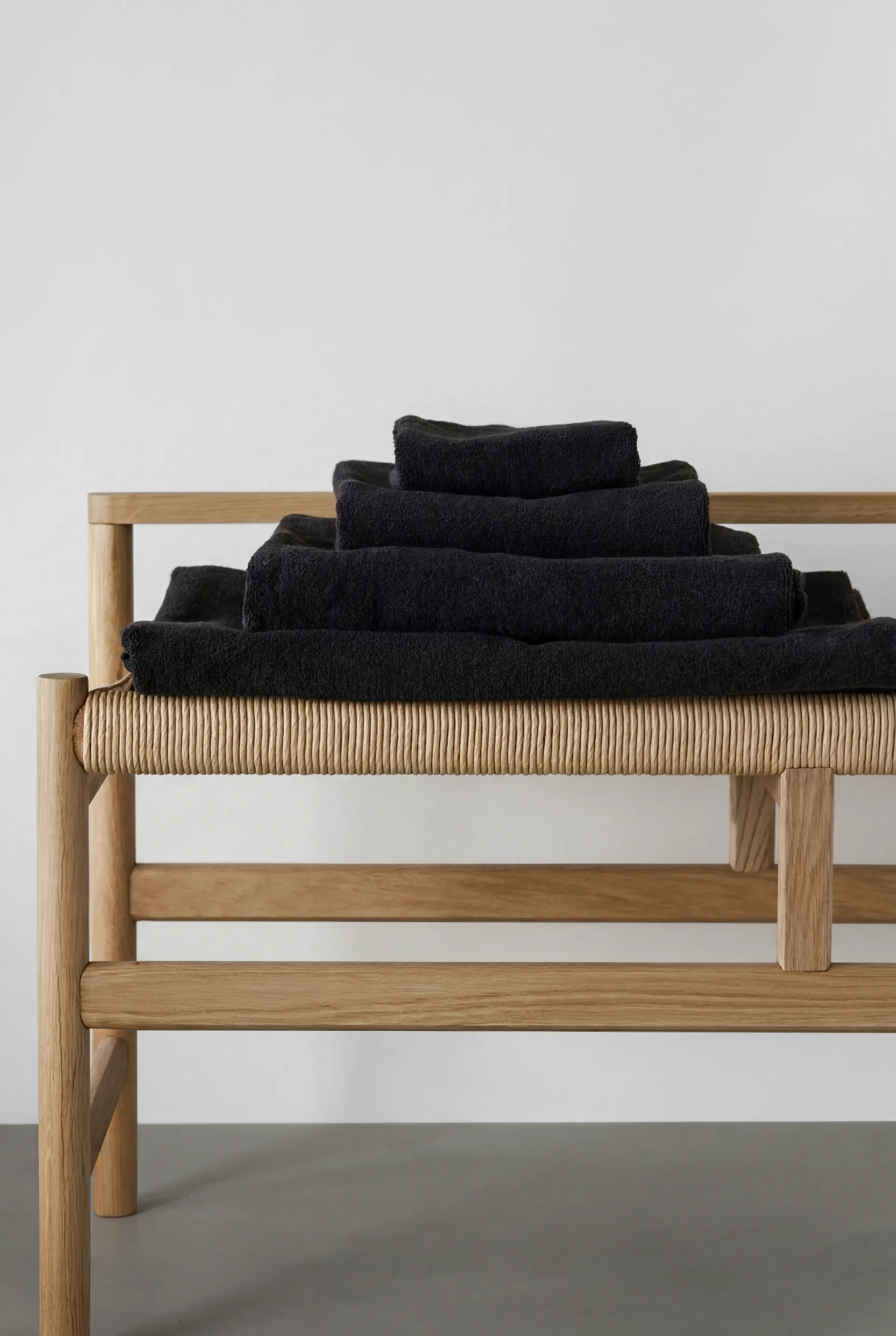 Drift handduk 30x50 cm, Svart Scandi Living