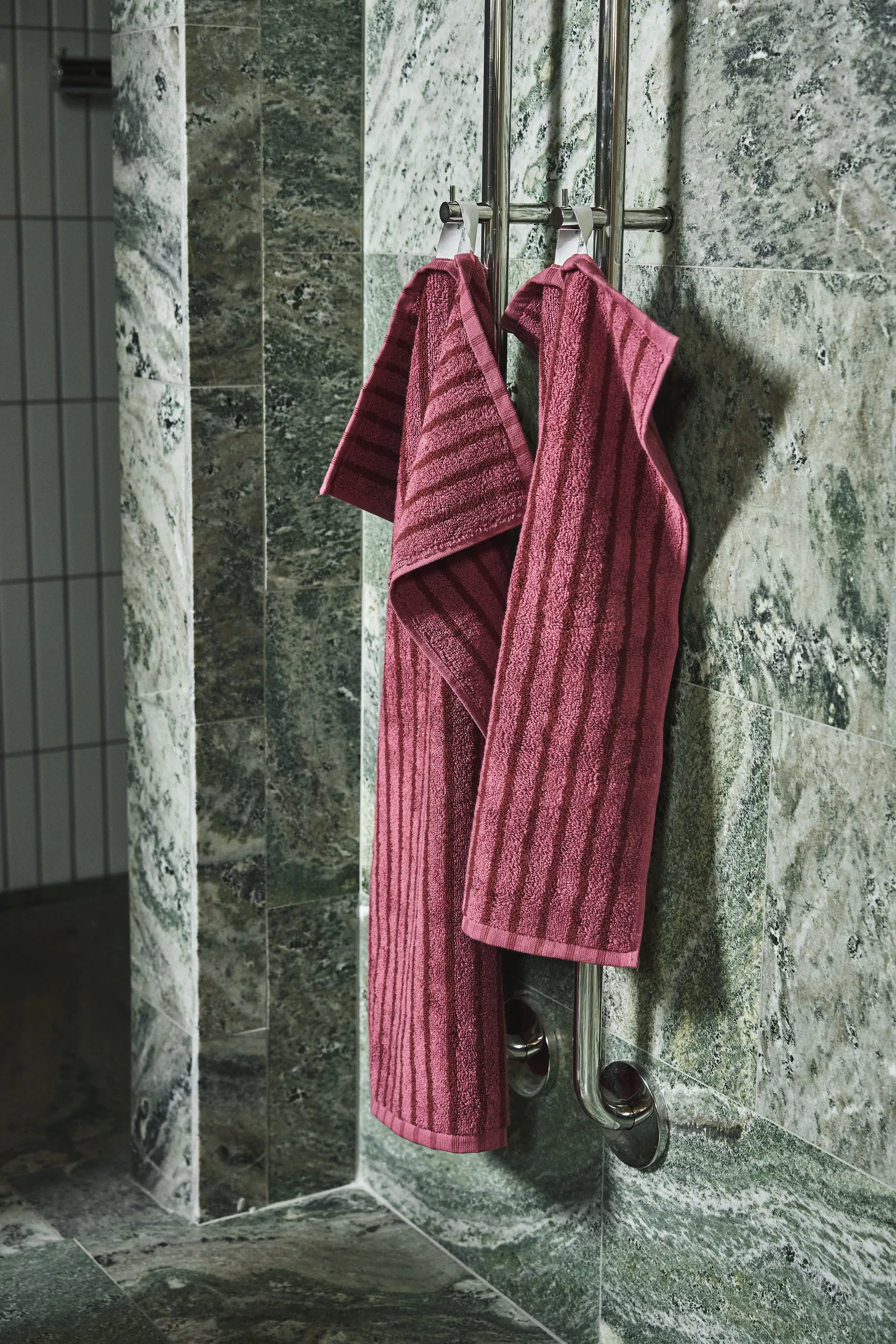 Drift handduk 50x70 cm, Rosa-röd Scandi Living
