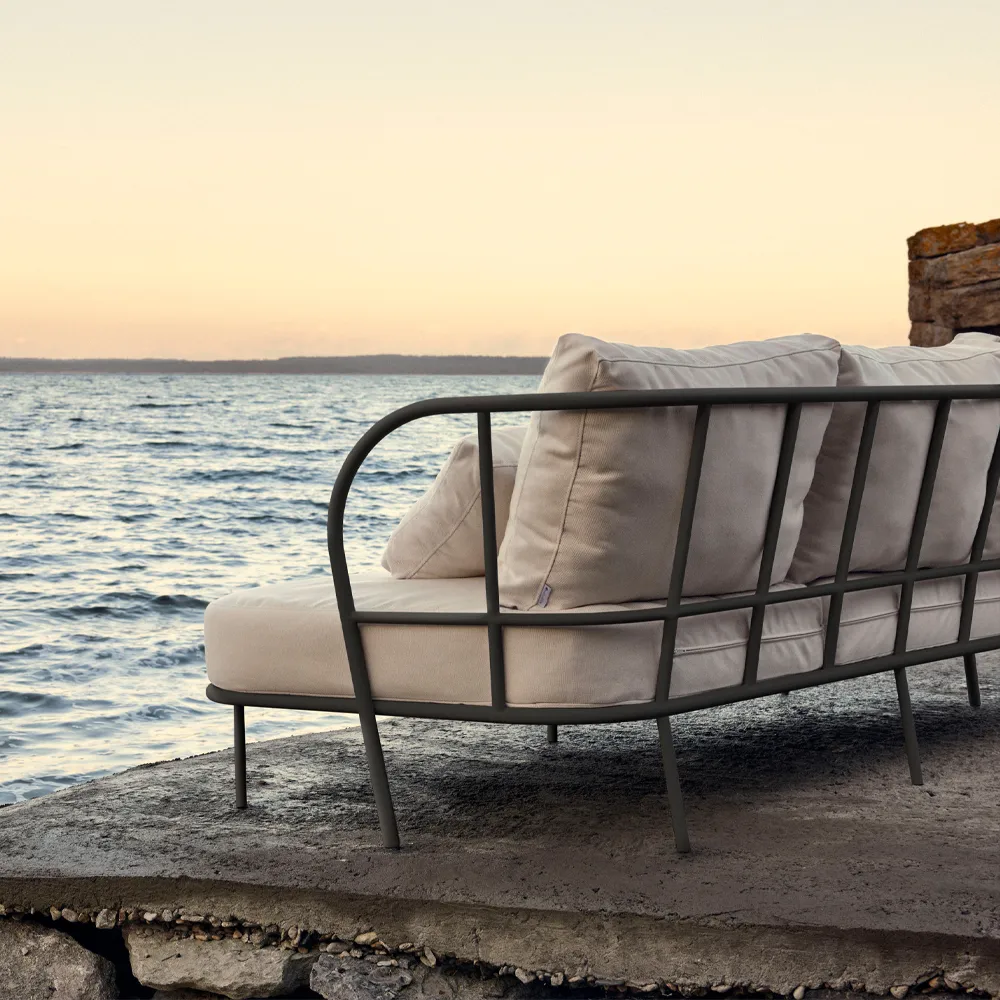 Saltö soffa, Sunbrella silver grey, charcoal grey aluminiumram Skargaarden