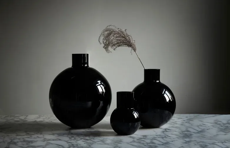 Pallo vas, Svart 37 cm Skrufs Glasbruk