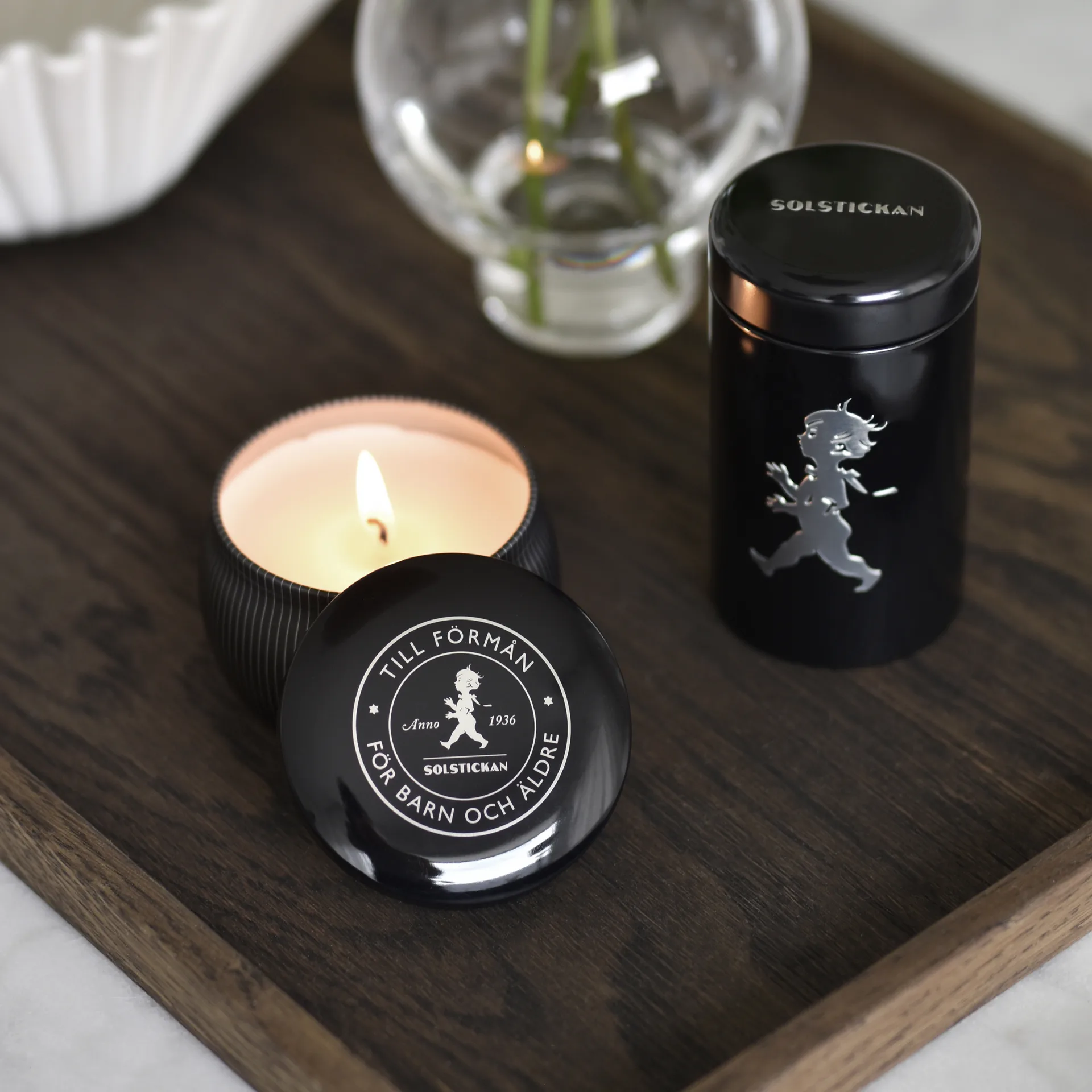Solstickan presentbox doftljus + tändsticksrör, Svart-doftljus cederträ Solstickan Design