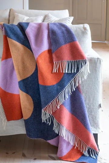 Wave pläd - Coral, ocra, blue & lilac - Stackelbergs