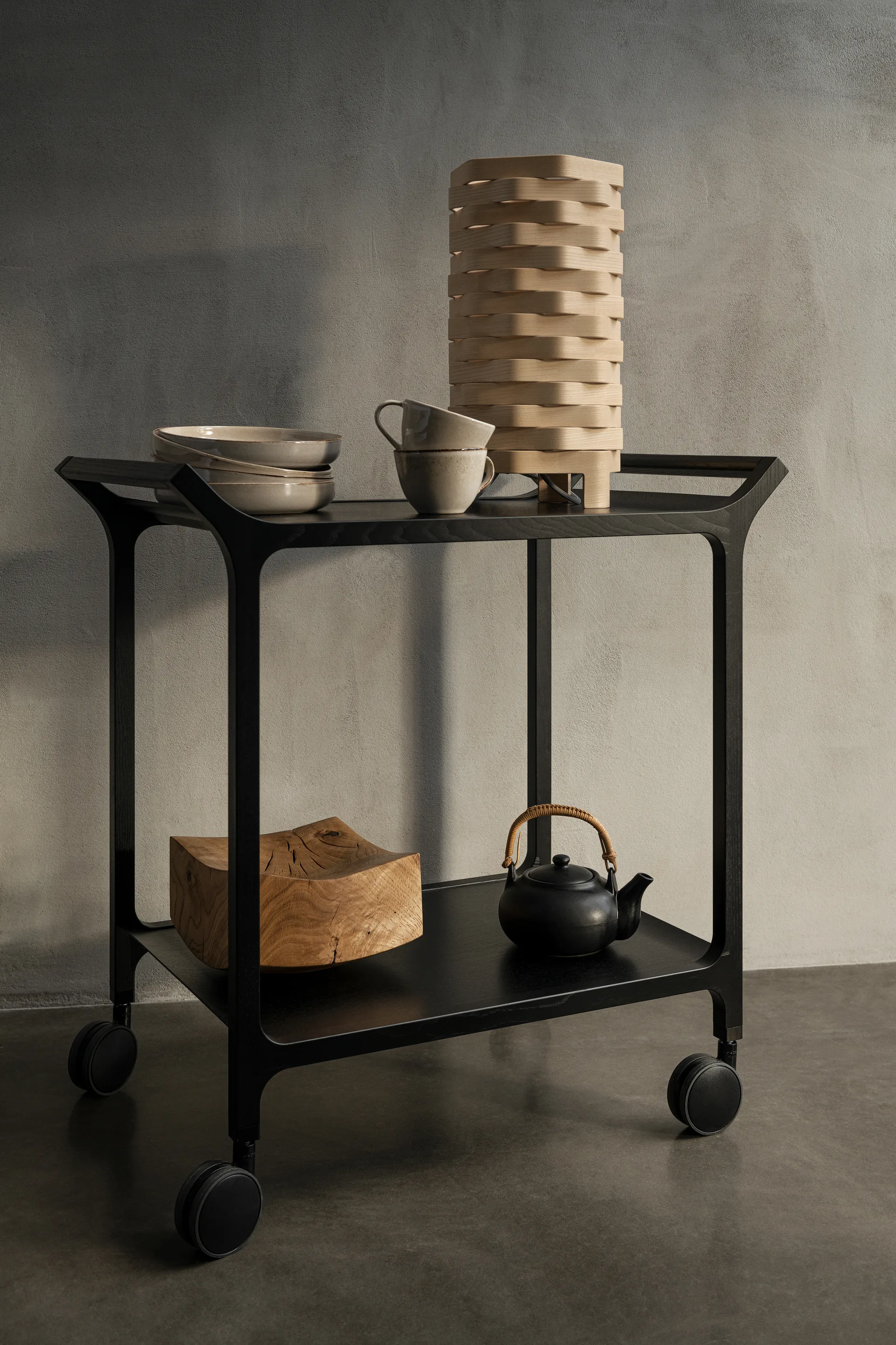 Teatime serveringsvagn, Ask svartlaserad Swedese