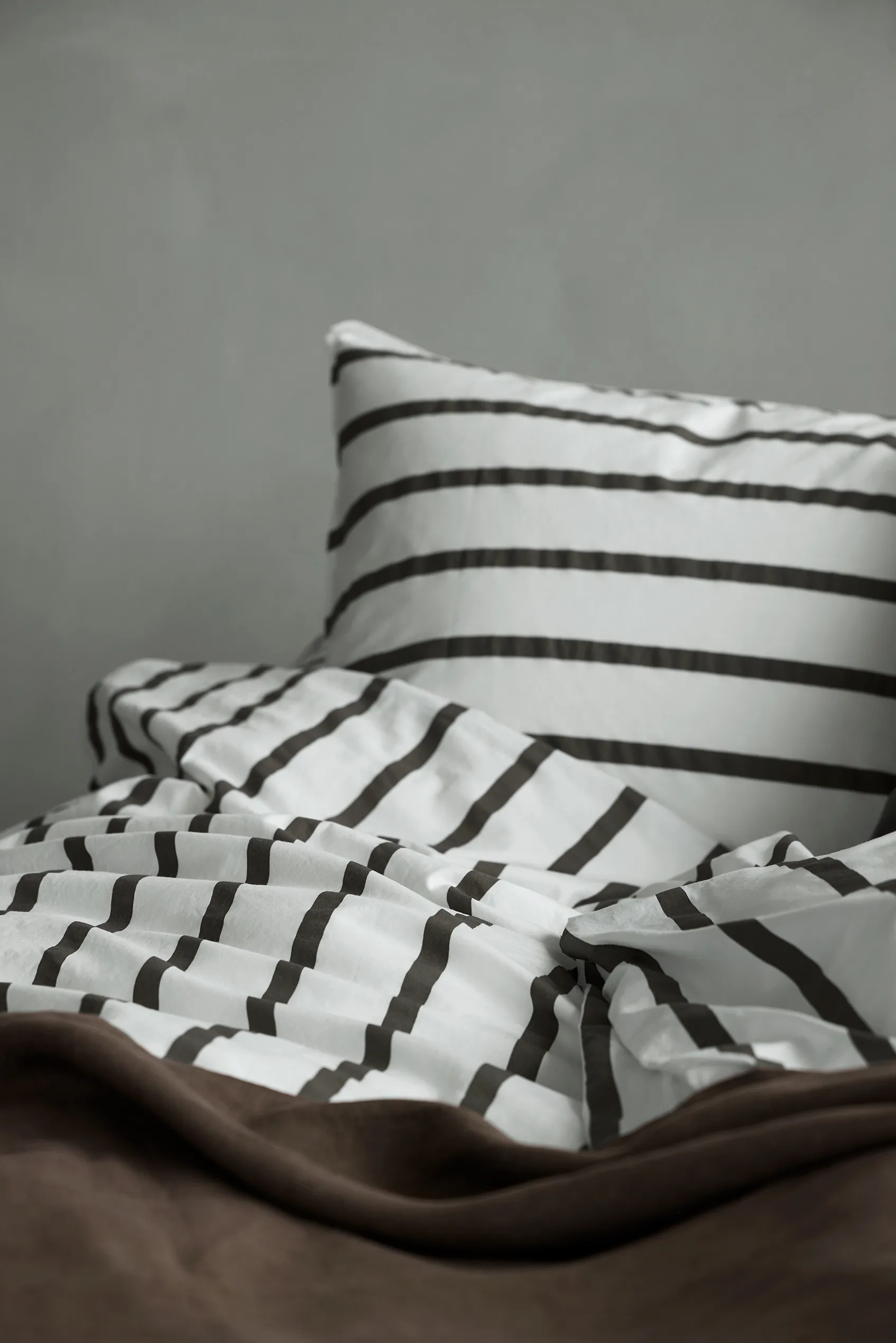 Tell Me More randigt påslakan bomull, Taupe, 220x220 cm Tell Me More