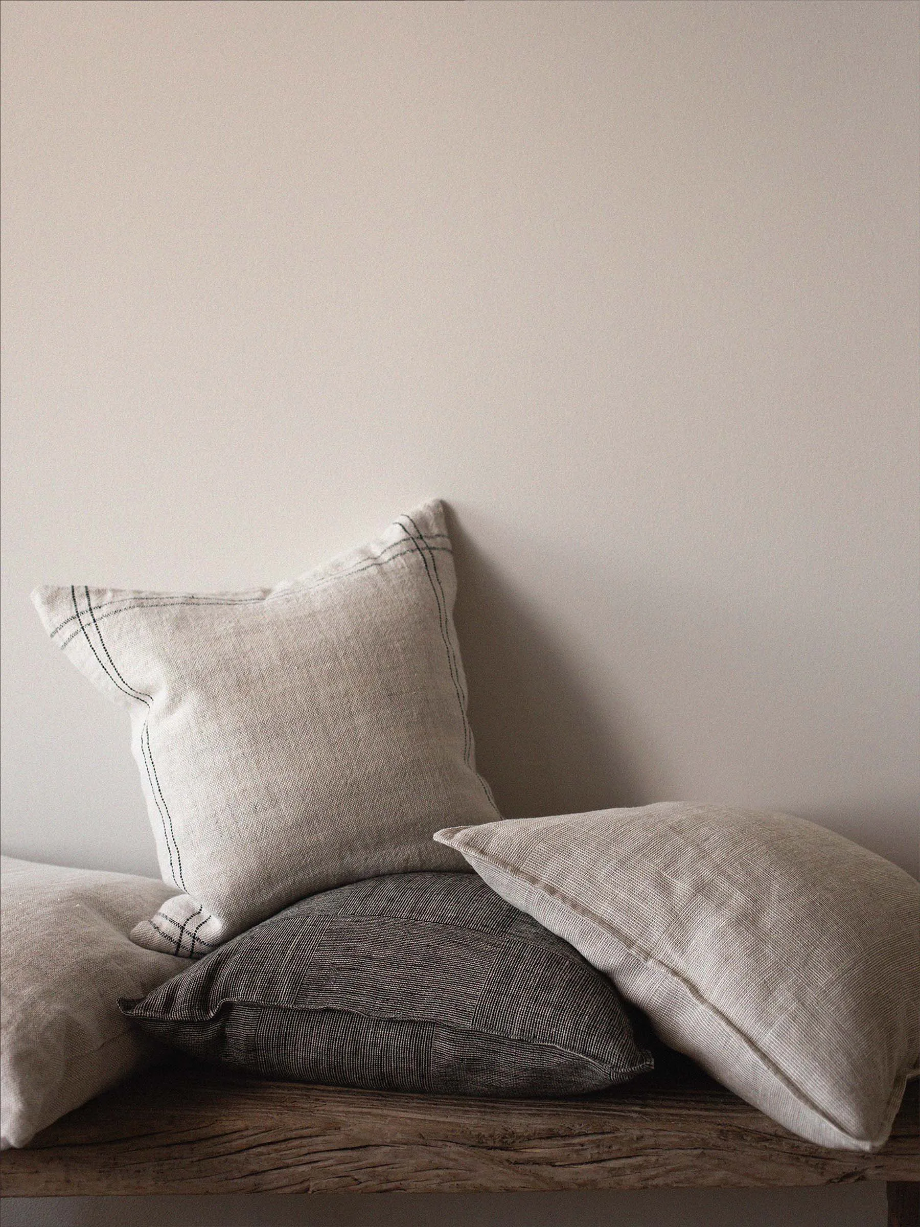 Theo kuddfodral 50x50 cm, Svart Tell Me More