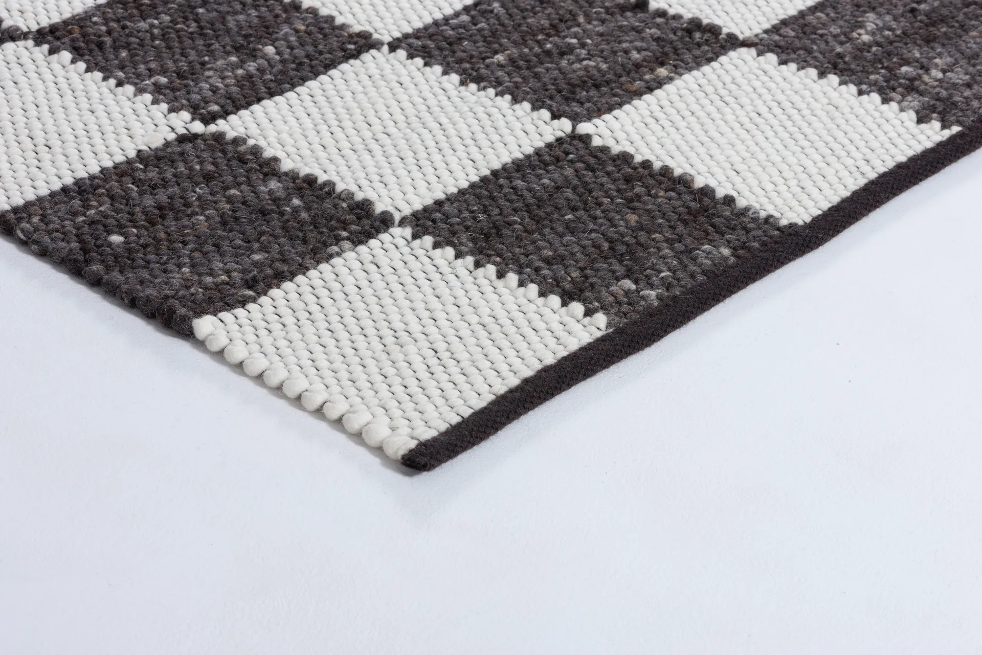 Gotland Design matta Special Edition, Anthracite-white nr. 2428, 140x200 cm Tisca