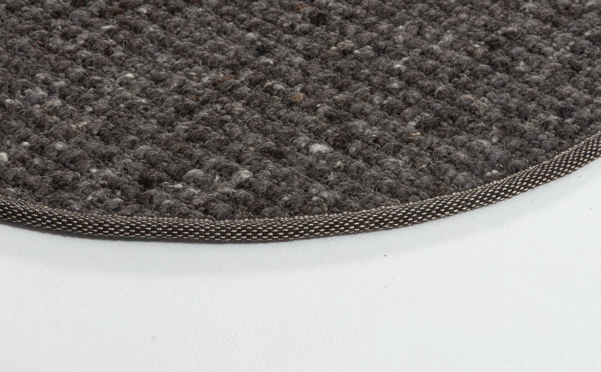 Greenland Swift round matta, Anthracite nr 83, Ø300 cm Tisca