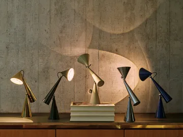 Pose Task LED bordslampa - Gold - Tom Dixon