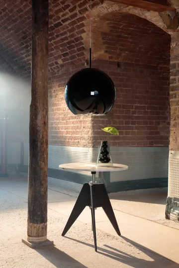 Screw cafébord Ø60 cm - White marble-cast iron - Tom Dixon