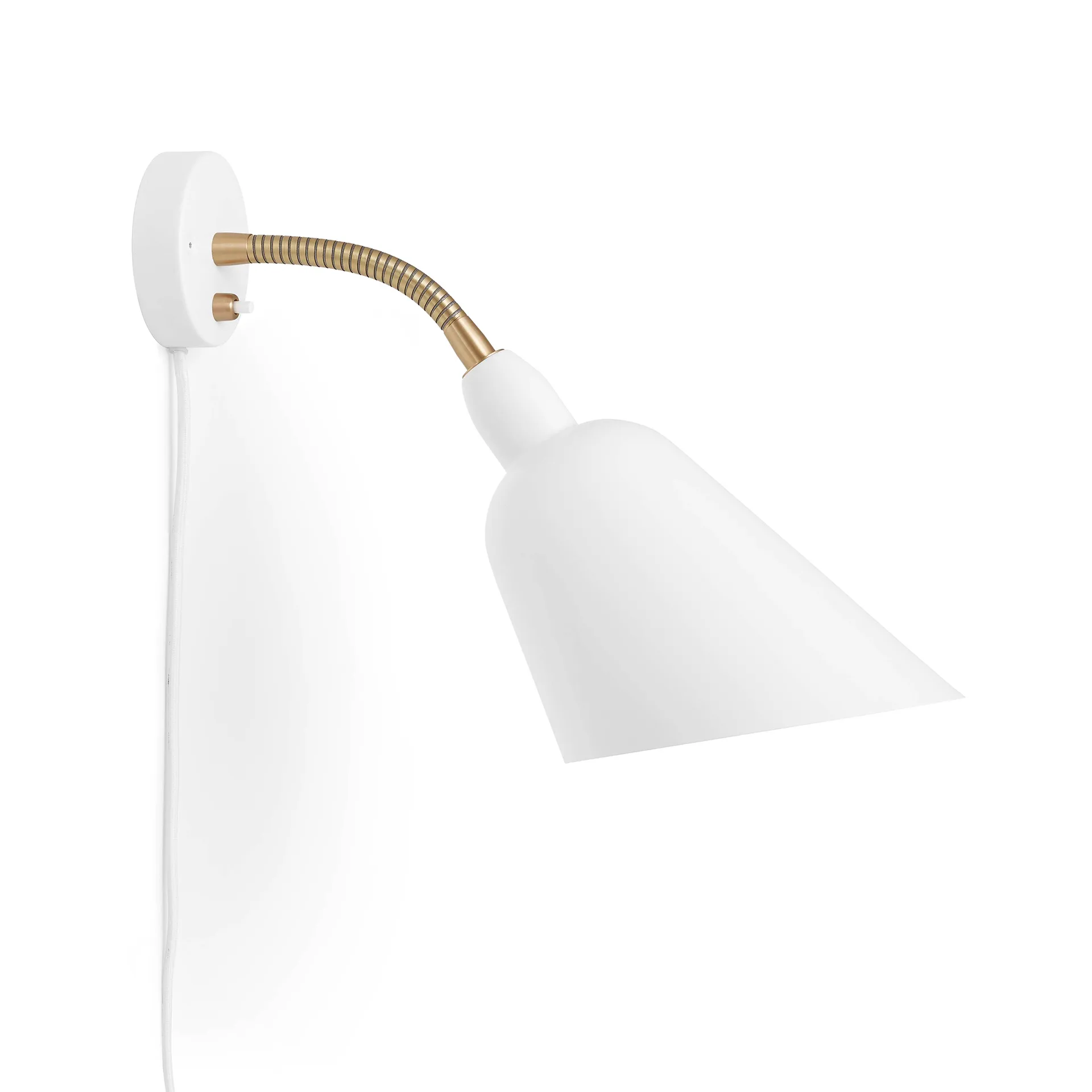 Bellevue AJ9 vägglampa, vit-mässing &Tradition
