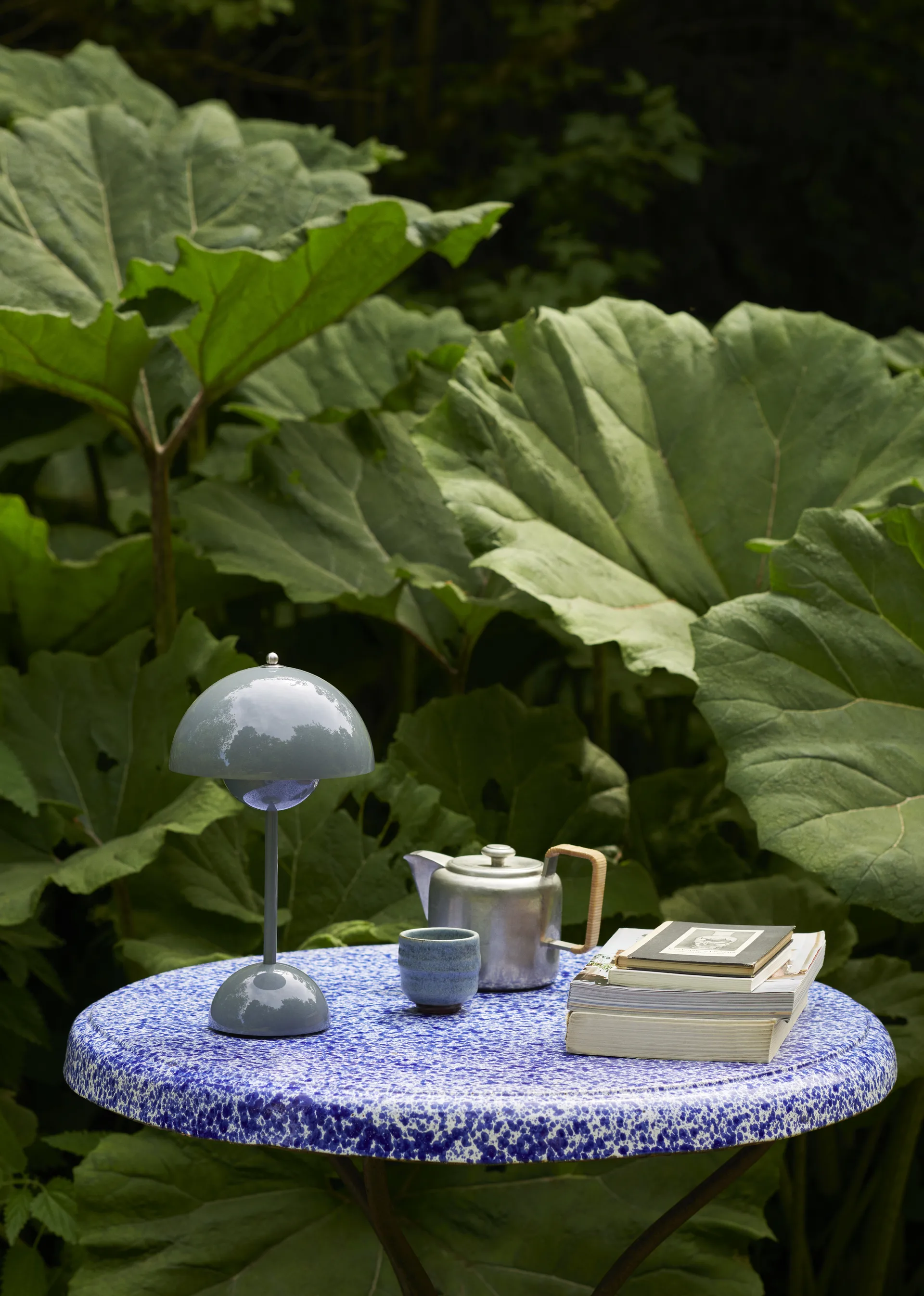 Flowerpot portabel bordslampa VP9, Stone blue &Tradition