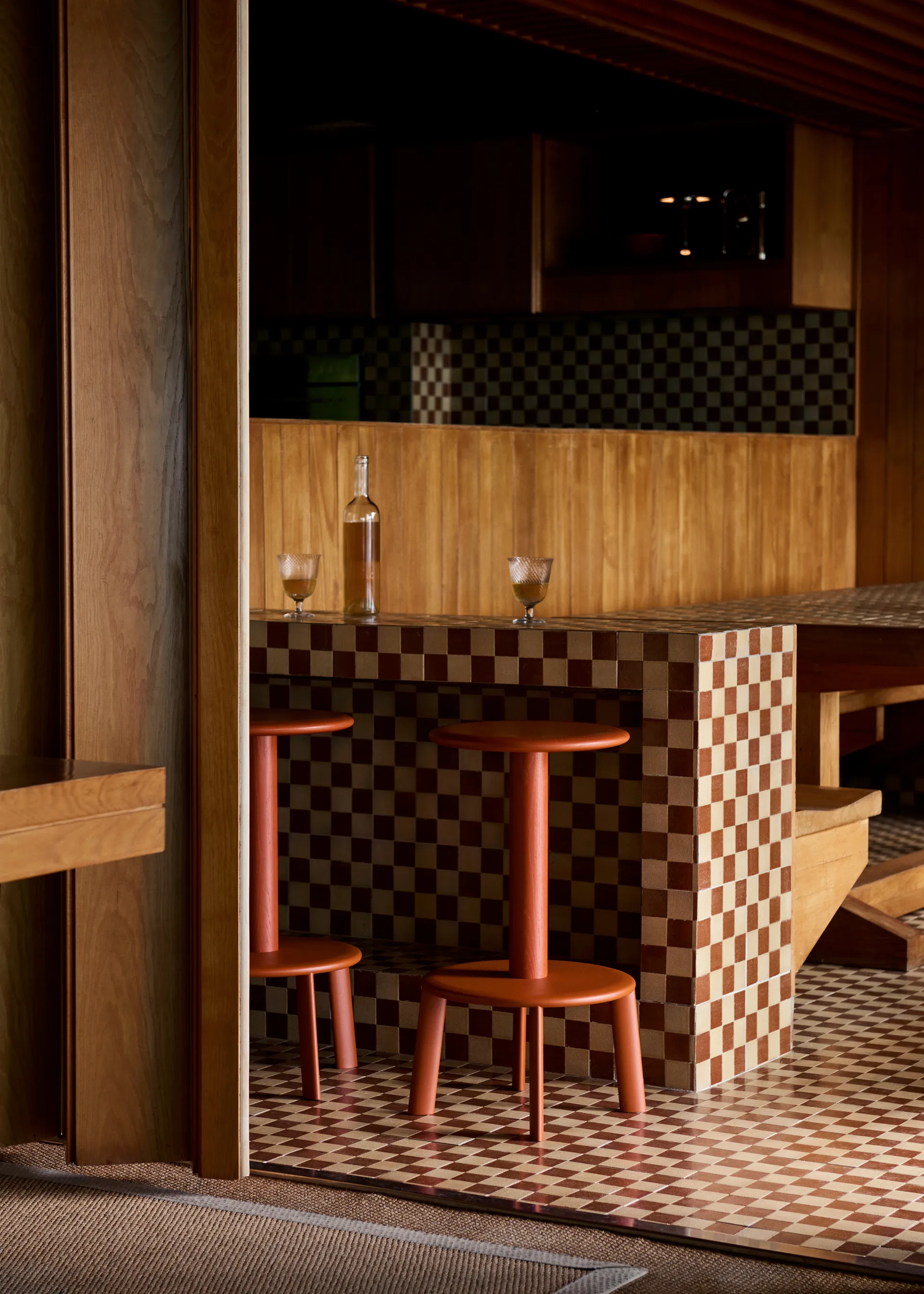Massif AV39 barstol, Ember &Tradition
