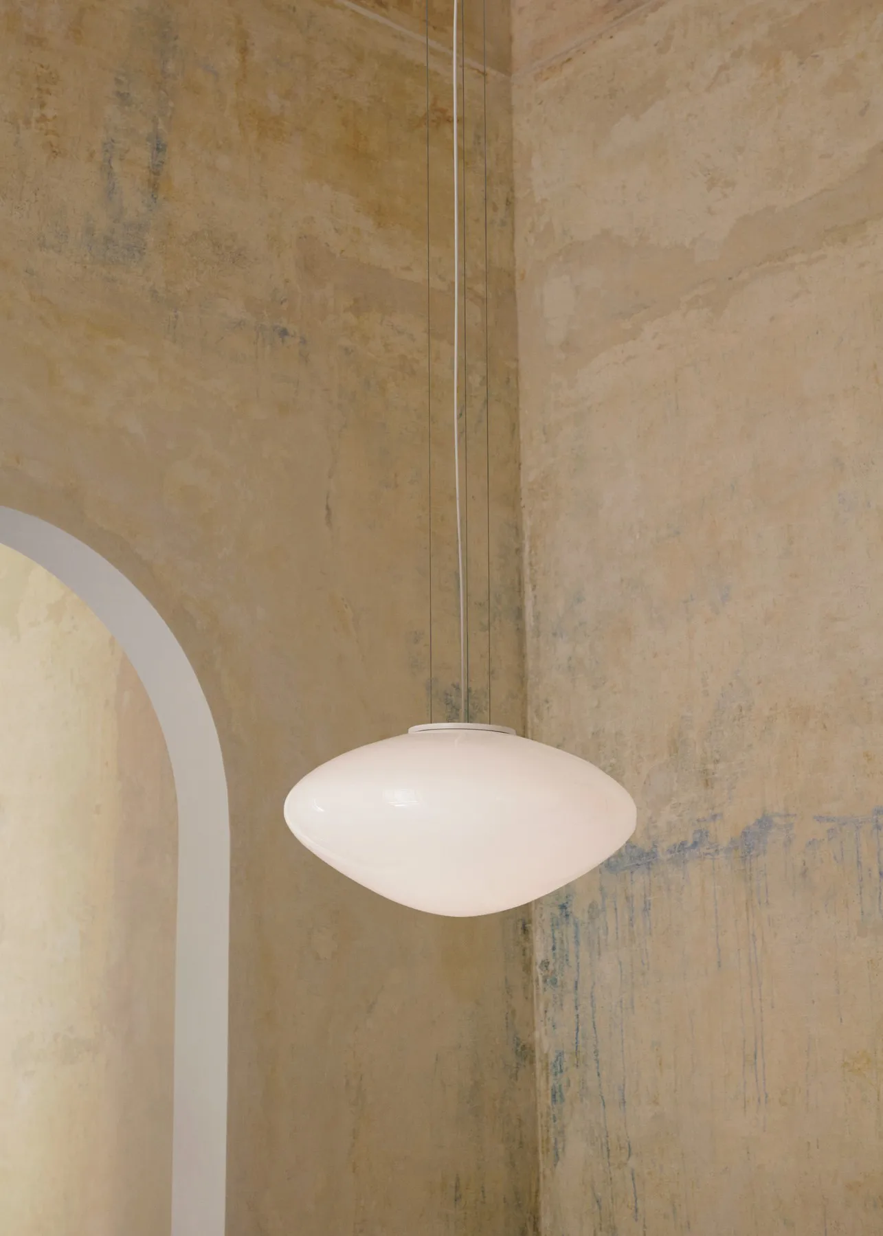 Mist AP20 pendel Ø56 cm, White-opal glass &Tradition
